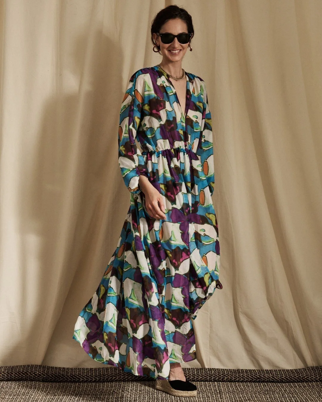 Bangalore  dress: effortless elegance in motion. 

Crafted from airy cotton and silk voile, this flowing dress features a delicate celeste Kolam print, a feminine V-neckline and fluid sleeves that move gracefully with every step. The soft gathers at 