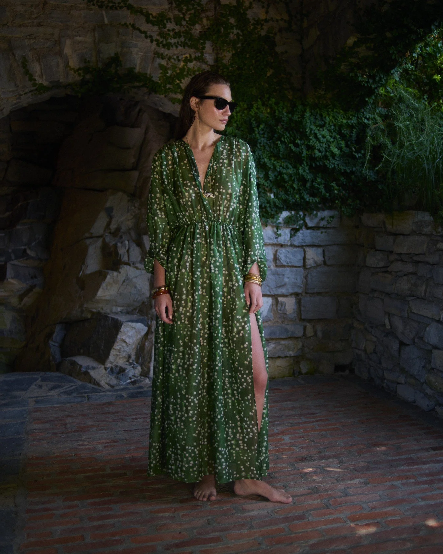 BANGALORE Dress ✨

Crafted from airy cotton and silk voile, the BANGALORE dress flows with effortless grace. The Emerald Dilawi print and fluid silhouette make it the perfect choice for sun-filled days.

www.feelmefab.com