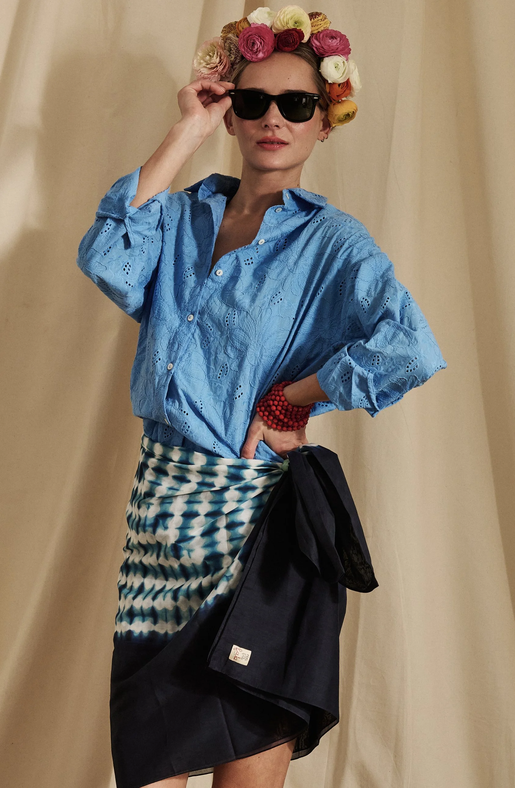 POSITANO pareo cotton&silk voile in rama print + PANTELLERIA shirt in sangallo celeste front.jpg