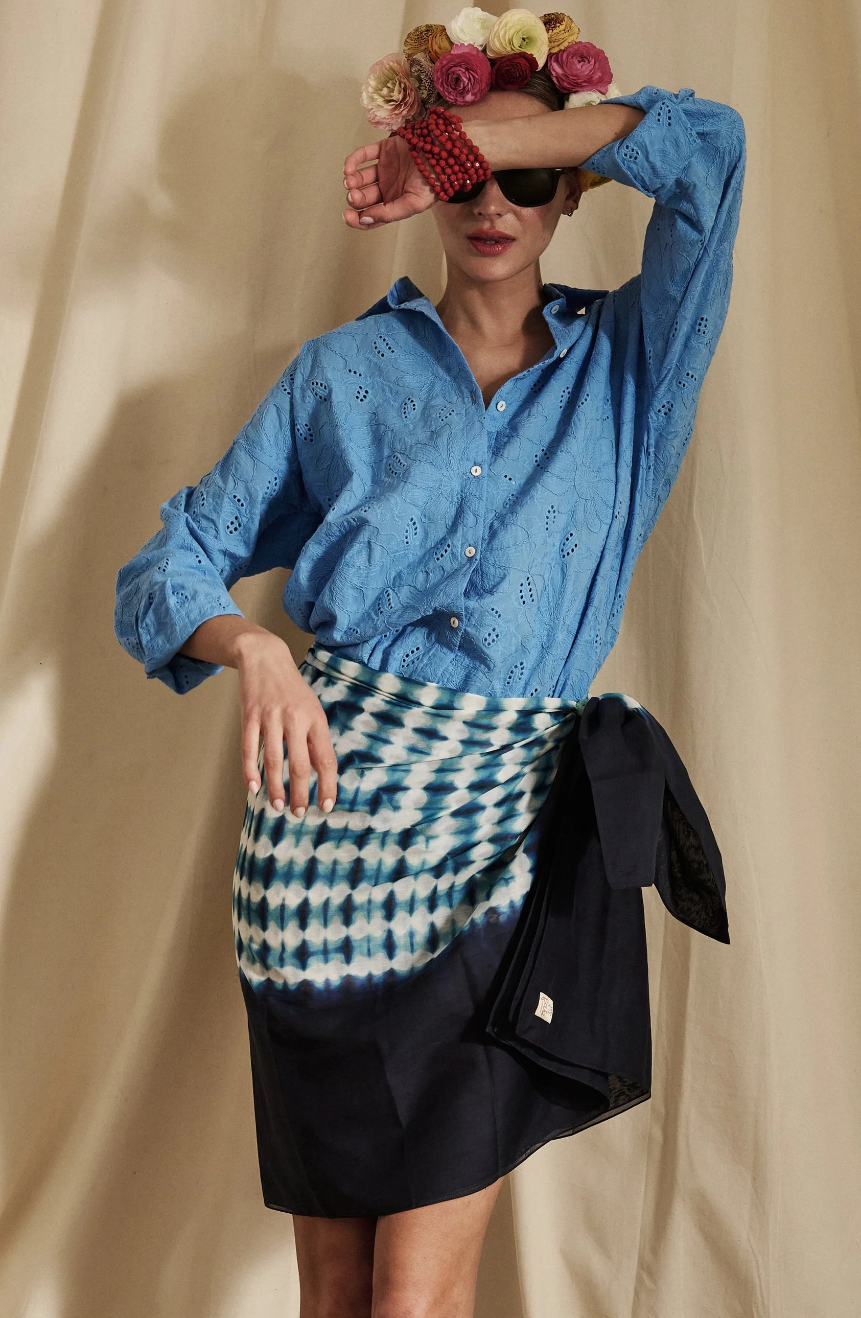 POSITANO pareo cotton&silk voile in rama print + PANTELLERIA shirt in sangallo celeste front2.jpg