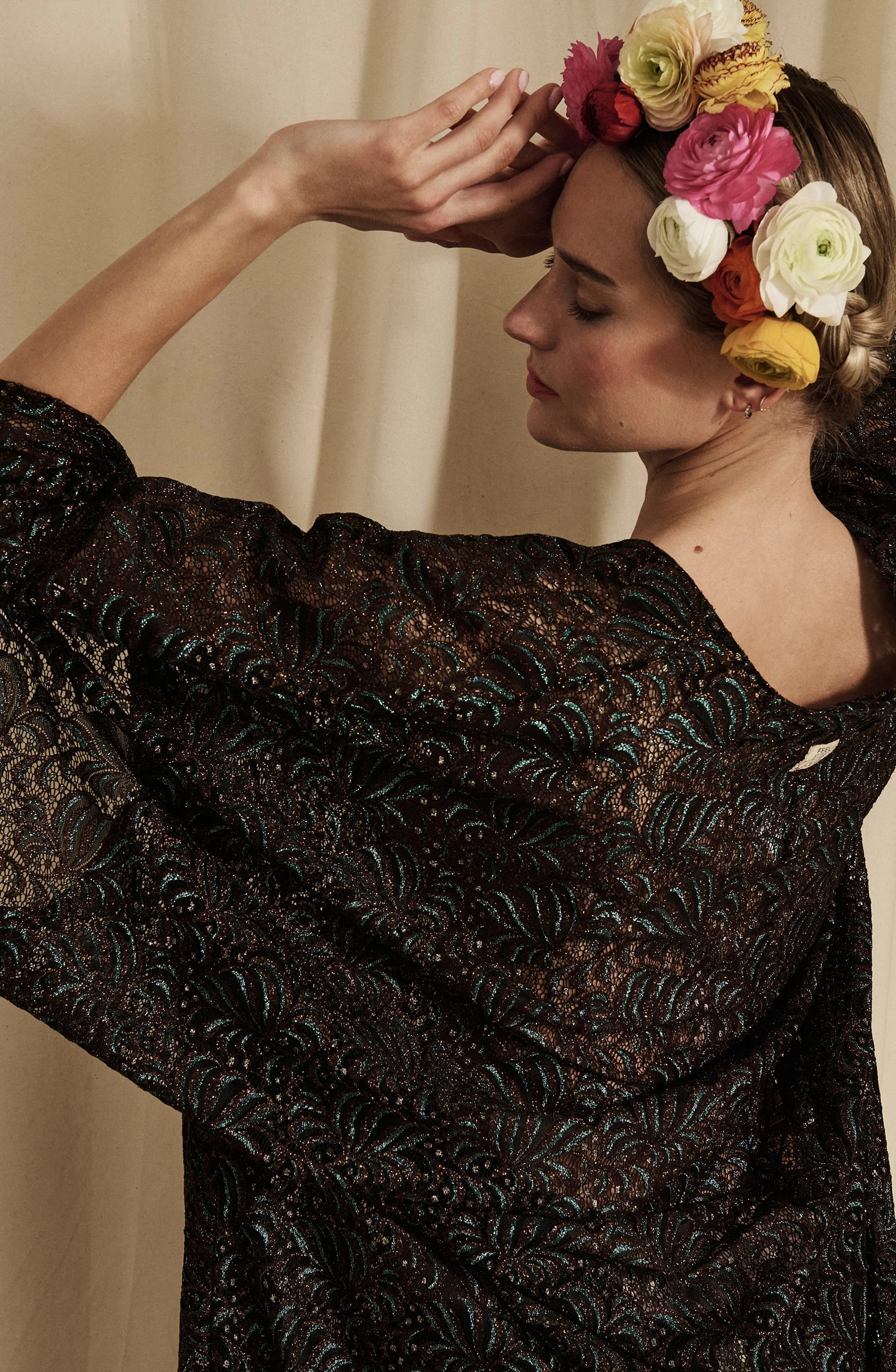 PUNJAB kaftan lurex lace shadi back detail.jpg