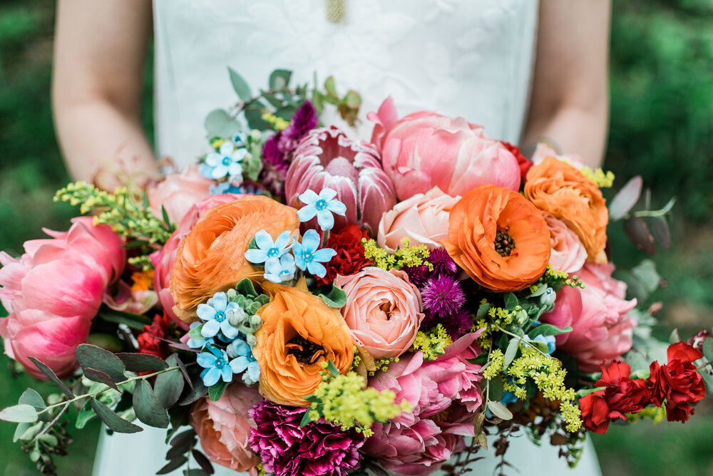 bride holding her colorful Spring wedding bouquet (Copy)