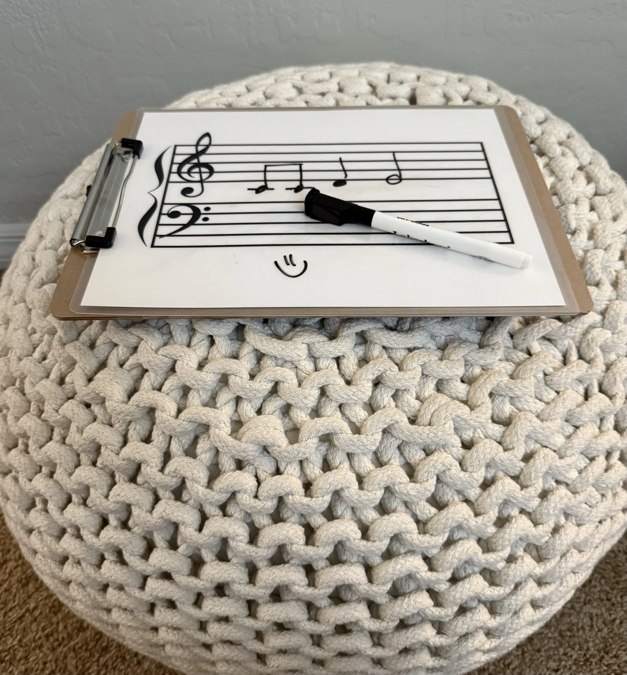 Whiteboard_pouf.jpg