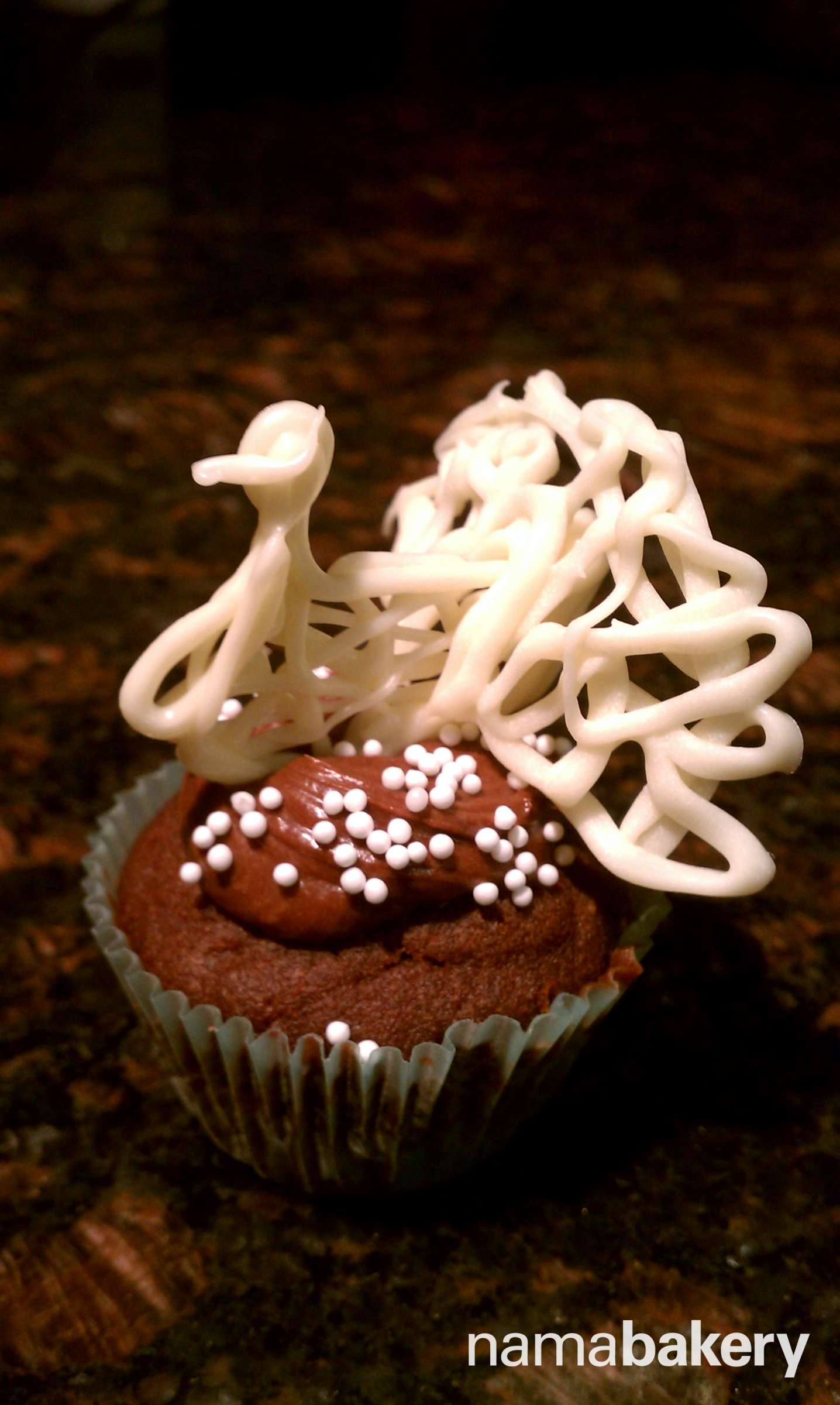  Brownie cupcake with white chocolate turkey, for Thanksgiving 