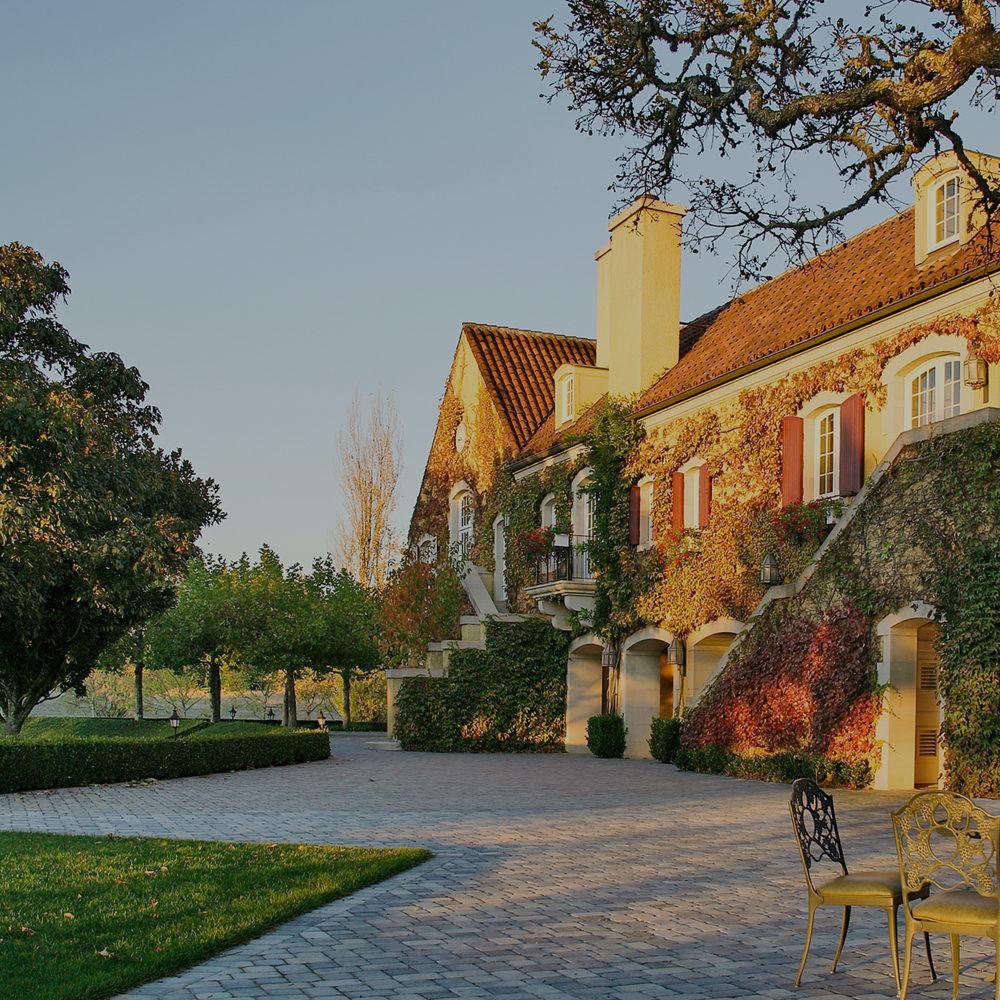 HEALDSBURG<strong>Home to world-class wineries and a thriving food scene.</strong>