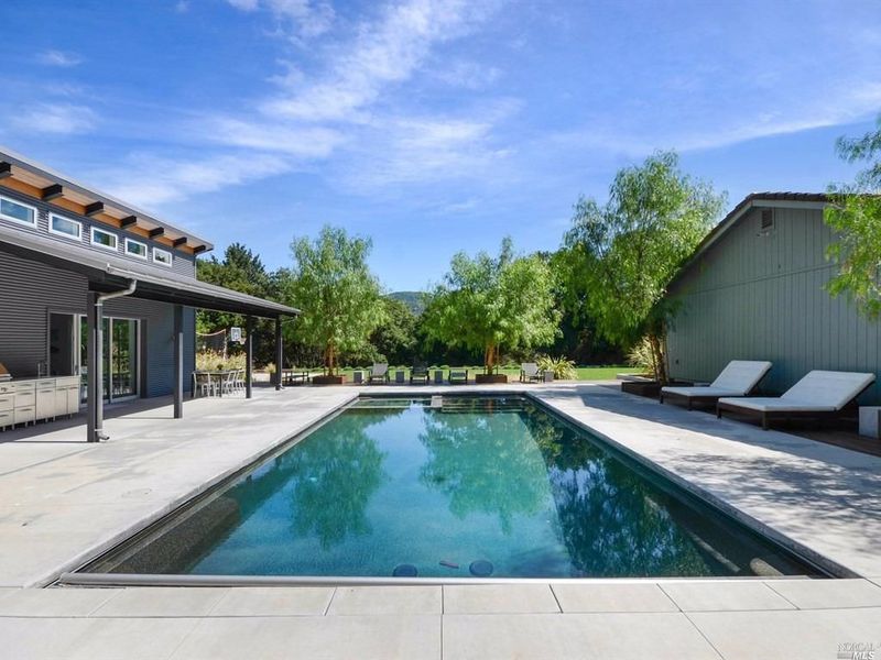$2.4M | 3rd Ave