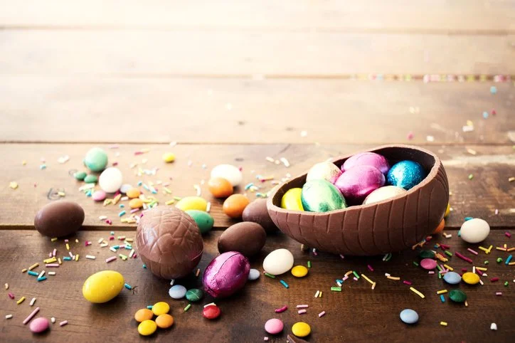 picture of an easter egg + chocolate
