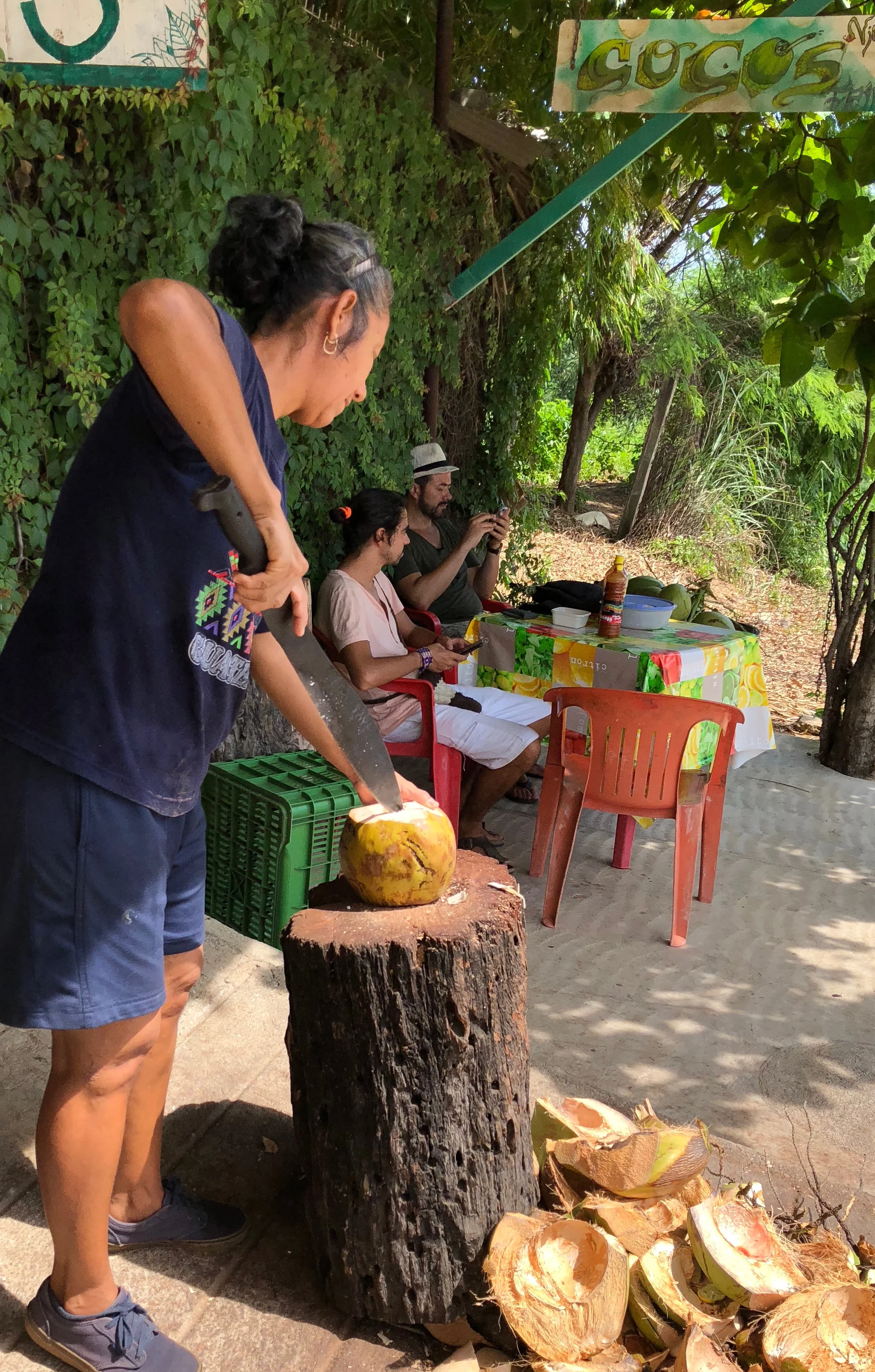 Don’t try this at home! Ninfa has decades of practice with her huge Machete. She is a master in the art of coconut slicing.