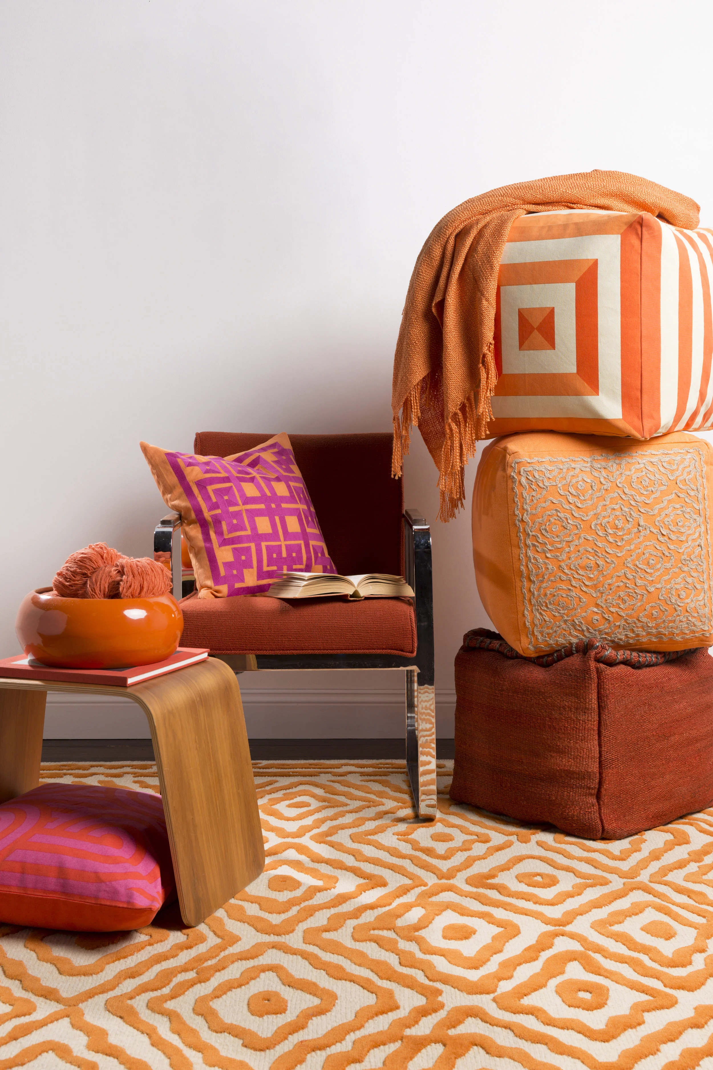 pouf205-styleshot_102.jpg
