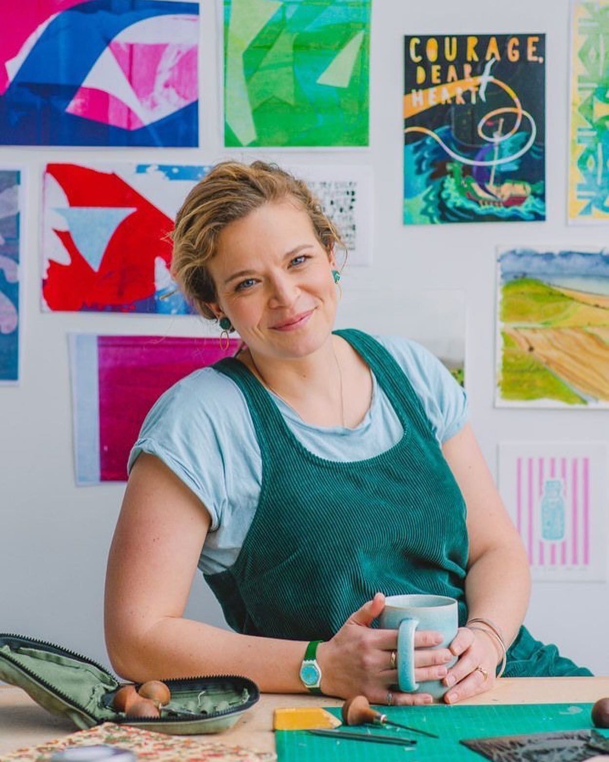 Portraits and behind the scenes photography with the incredibly talented Yorkshire Artist @hannahhunterkelm 

#ArtistPortraits #Makerportraits #artist #illustrator #printmaker #collageartist #SmallBusinessPortraits #FemaleArtist #ArtistHeadshot #Fema