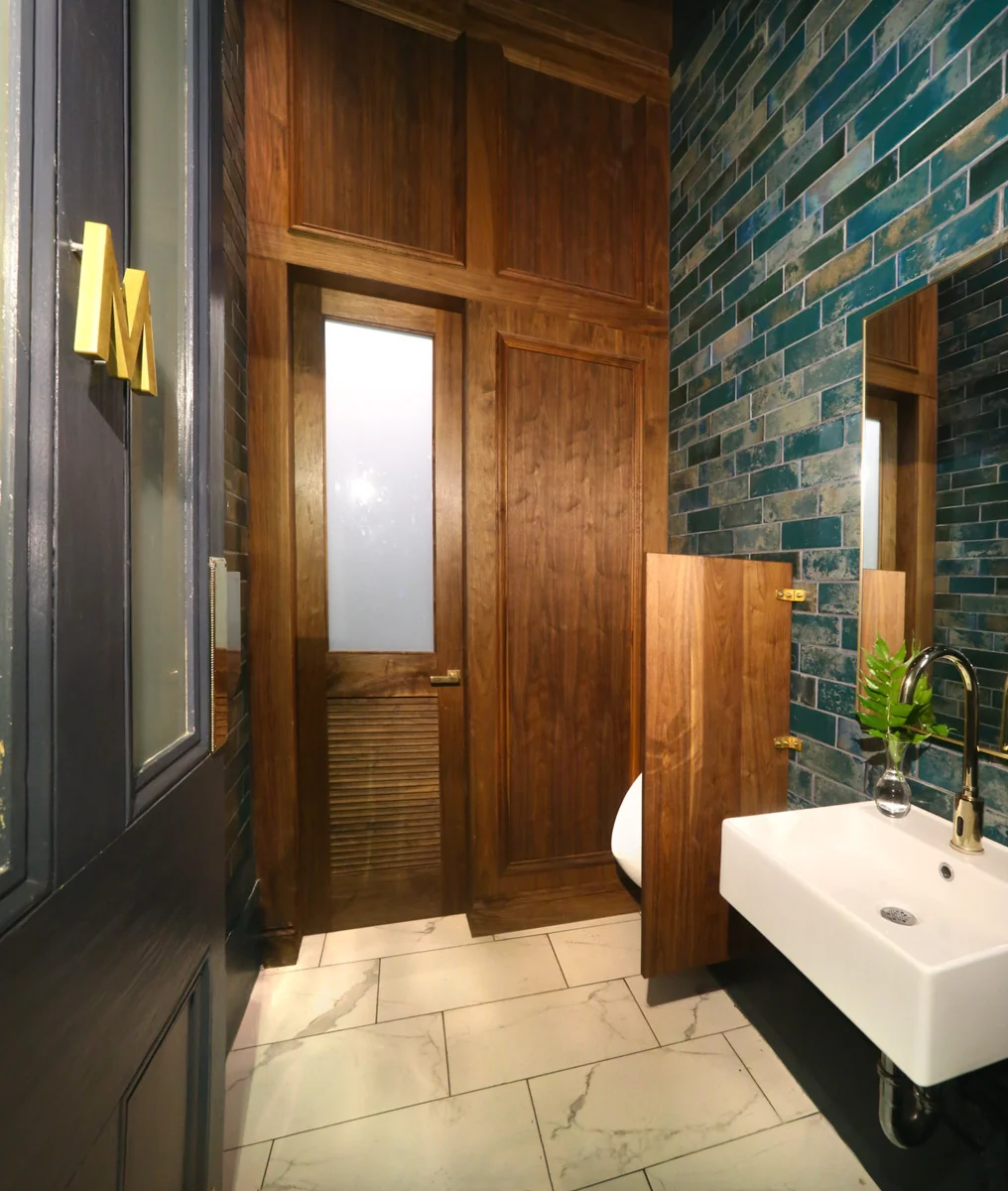 GUILD#BATHROOM.jpg