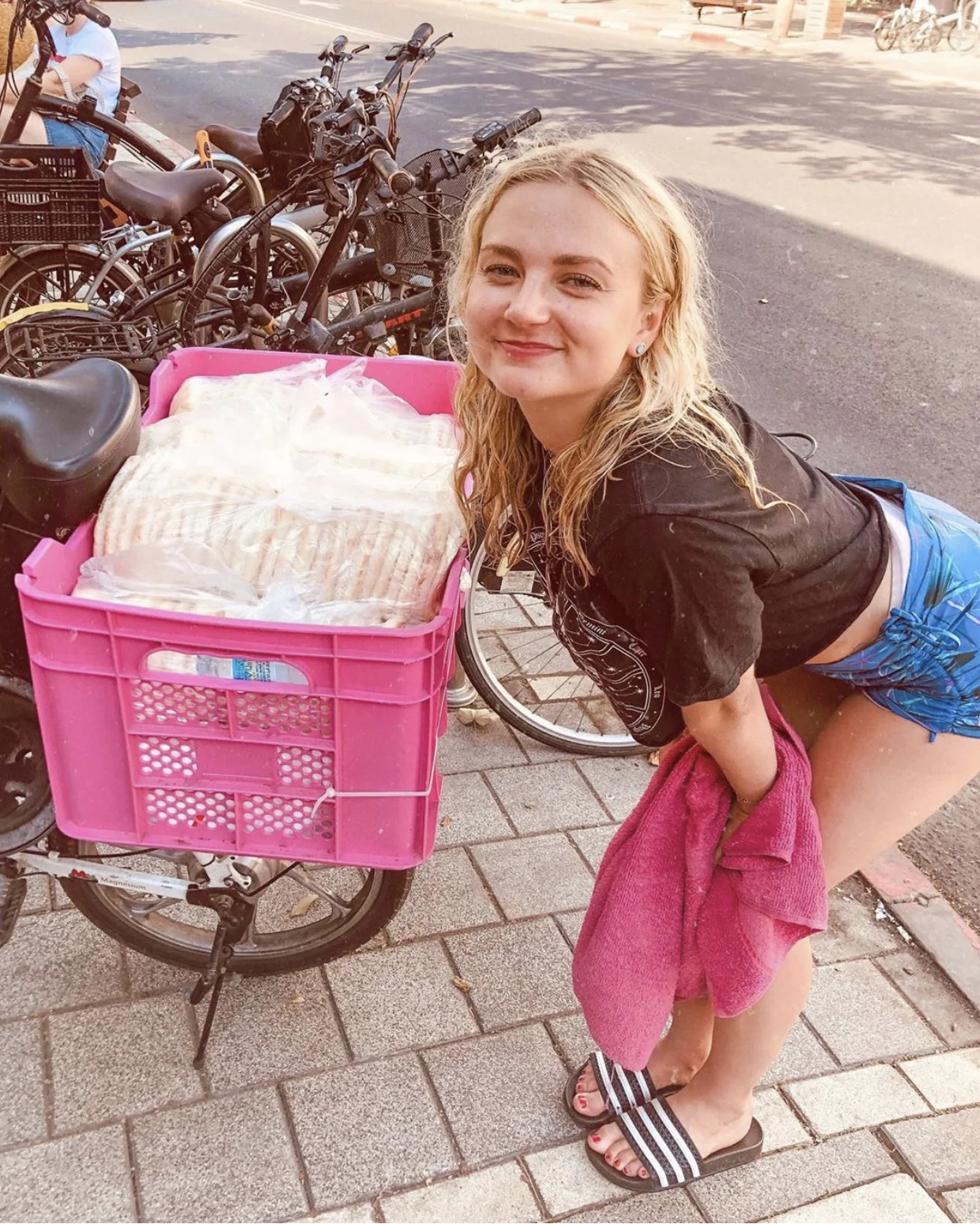 A dream come true!!! Found a bike full of freshly baked pita bread! Drool!