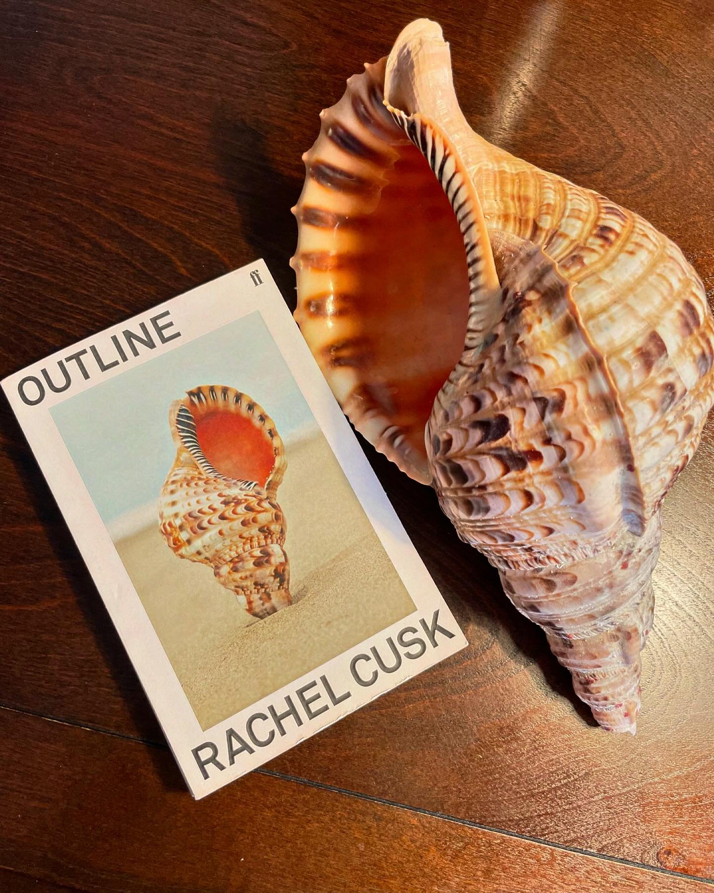 A writer, recently divorced, gets on a plane to go to Athens to teach a one-week writing workshop. 

On the plane, she meets an ageing man telling her his life story. This is repeated over the course of the book with other people she meets -  her stu