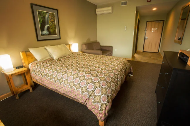 ACCESSIBLE ROOMS 2 wheelchair accessible rooms. Room 9 in back bldg has a Queen and a Twin bed, parking by door. Room 101 in front building is next to the office. Dog friendly.