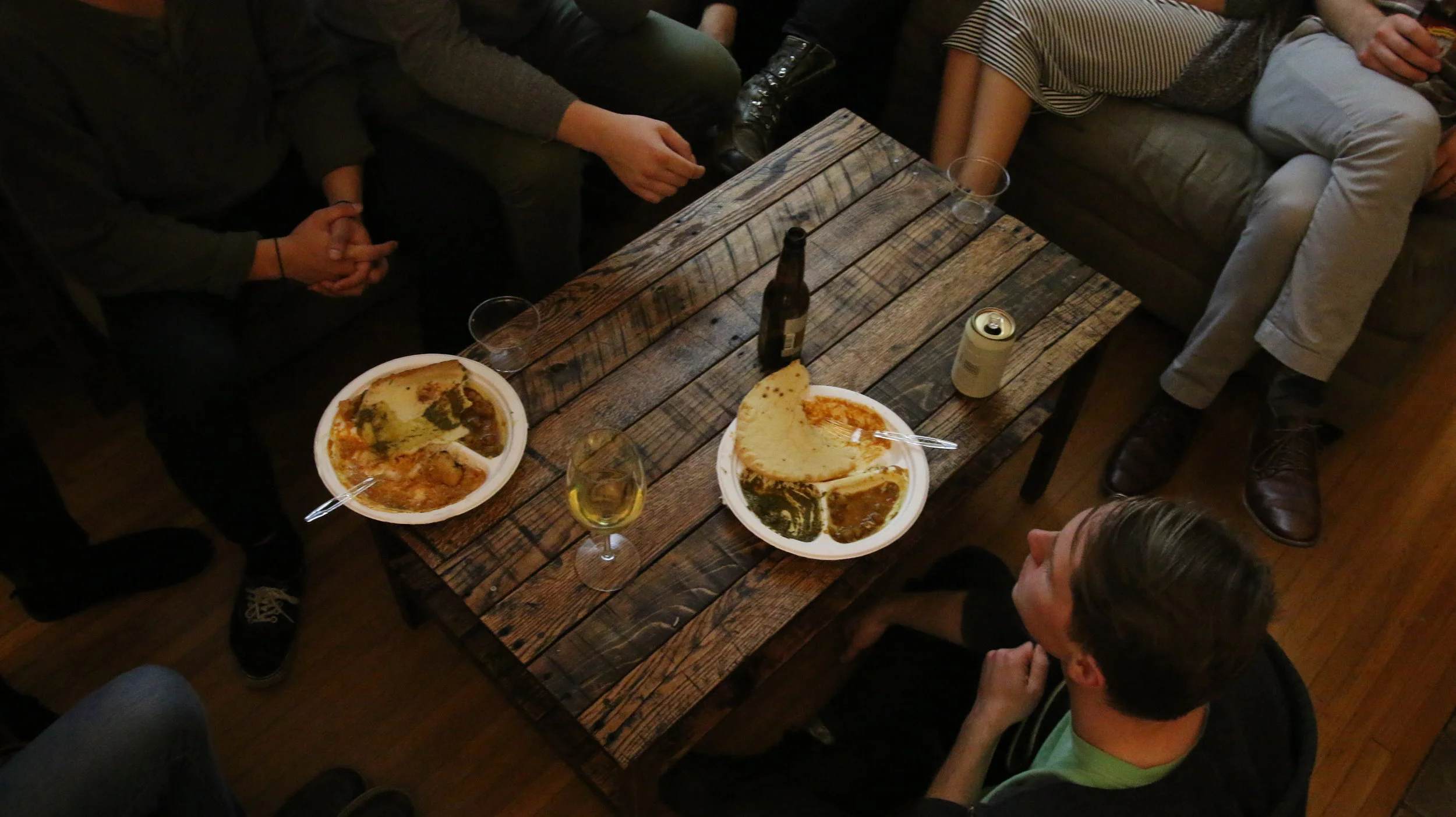 Pallet wood coffee table in living room.