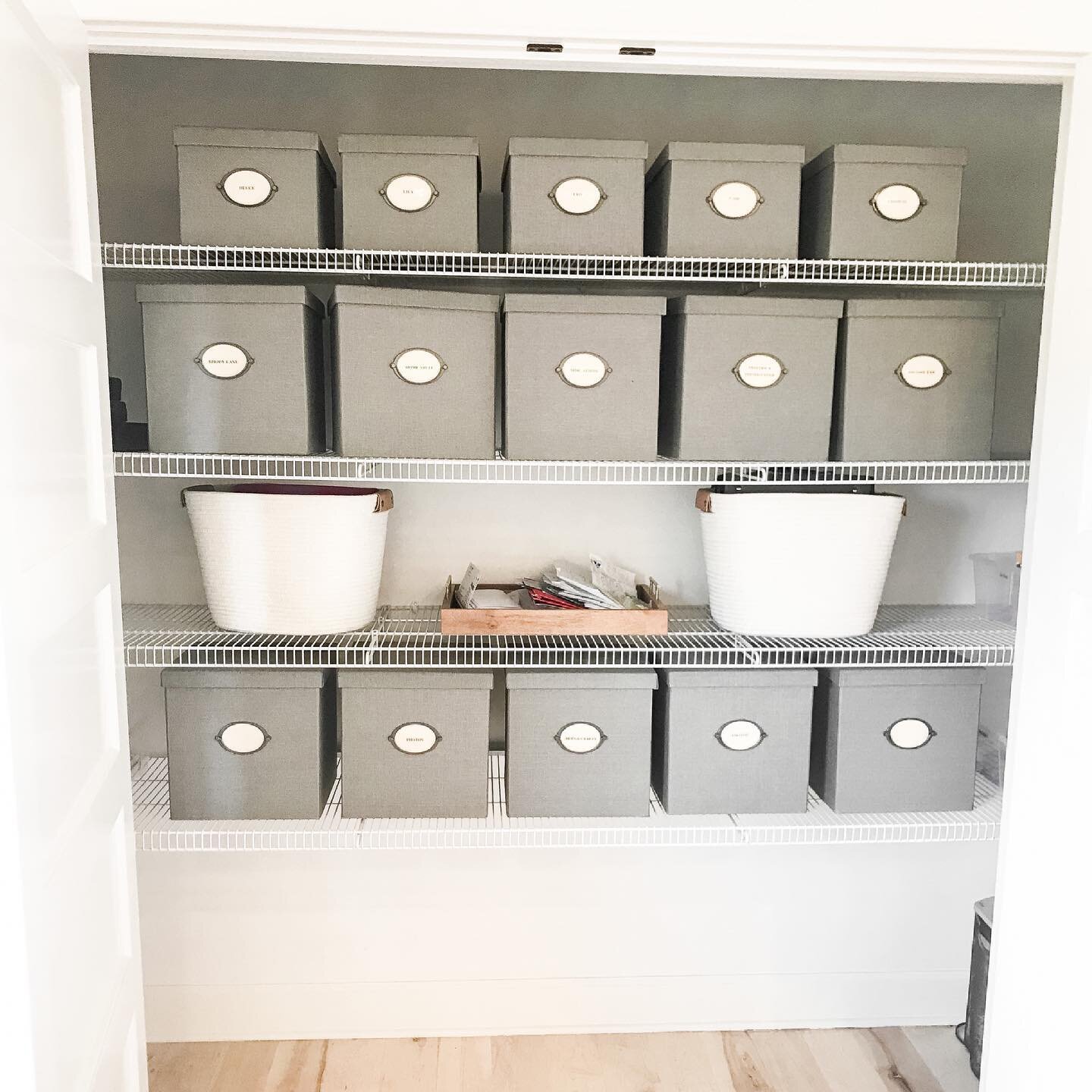 WIRE SHELVING.  Whether in a kitchen pantry, closet, or home office (like this one), wire shelves can be tricky for storage.  A few solutions to help keep items from falling through the cracks include storage bins, trays, and shelf mats.
⠀⠀⠀⠀⠀⠀⠀⠀⠀
Do