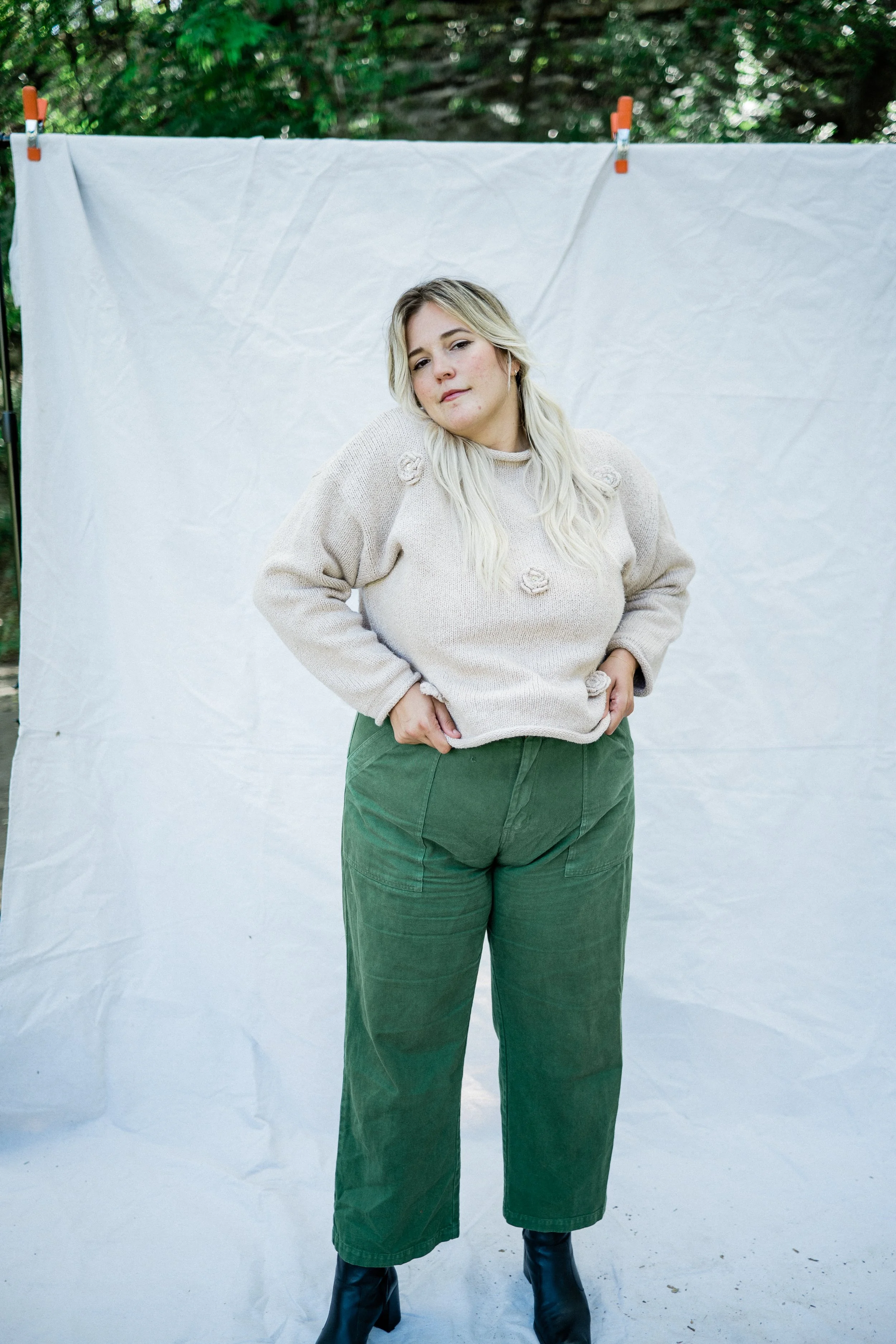 WebhighRes_KatKhakiRoseSweater_221003_003.jpg