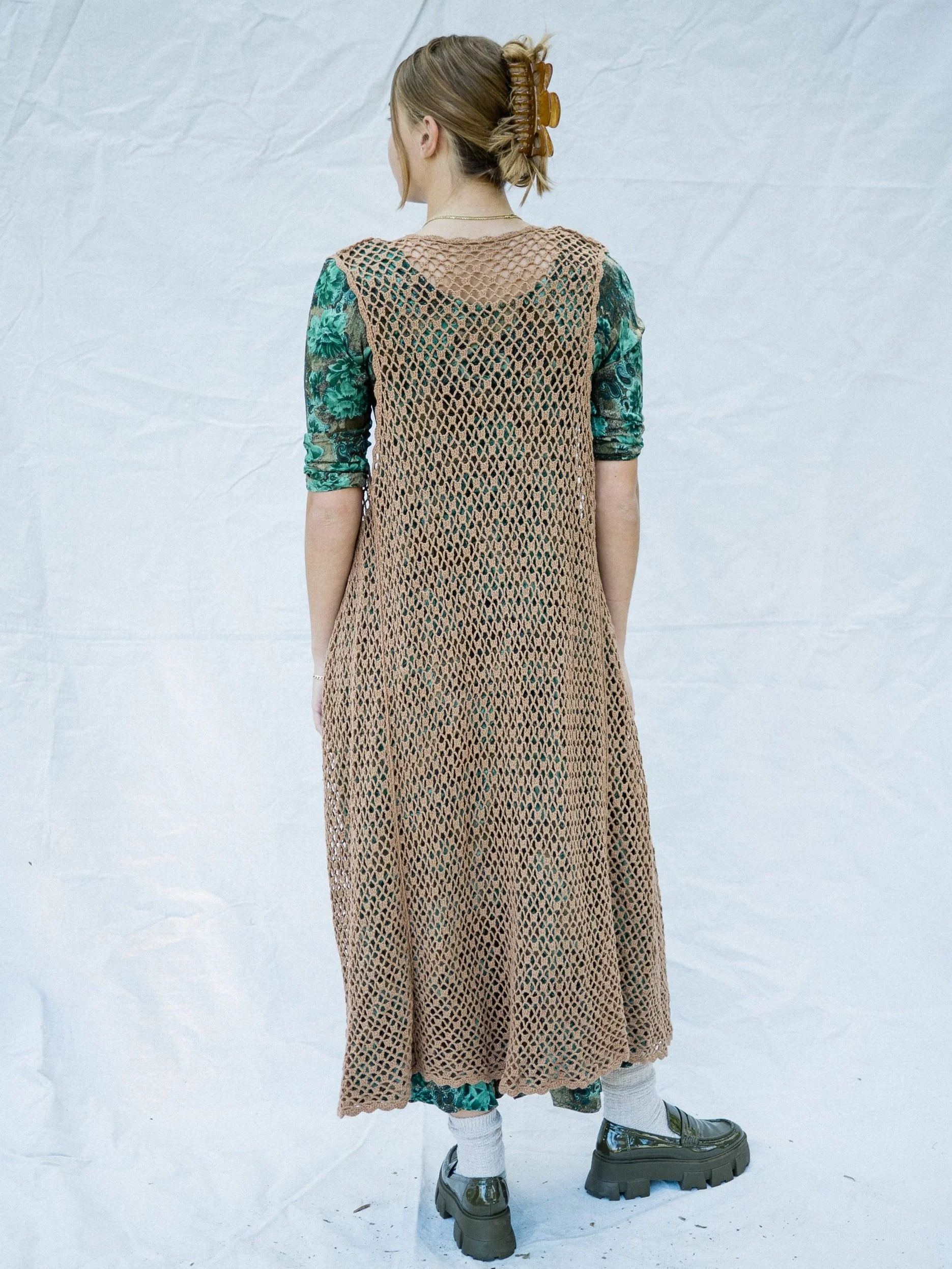 WebhighRes_SydLongShawlGreenDress_221003_003.jpg