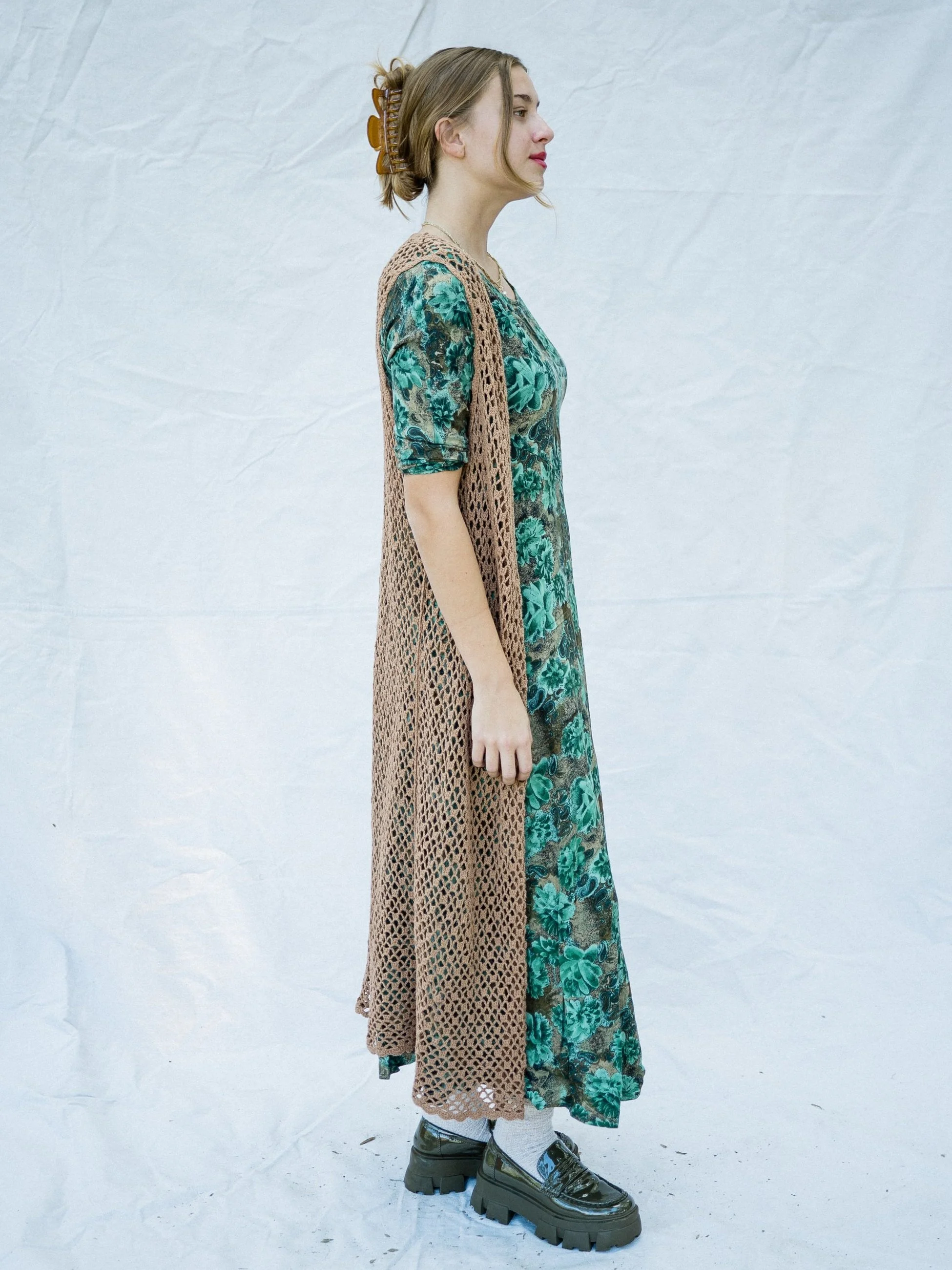 WebhighRes_SydLongShawlGreenDress_221003_002.jpg