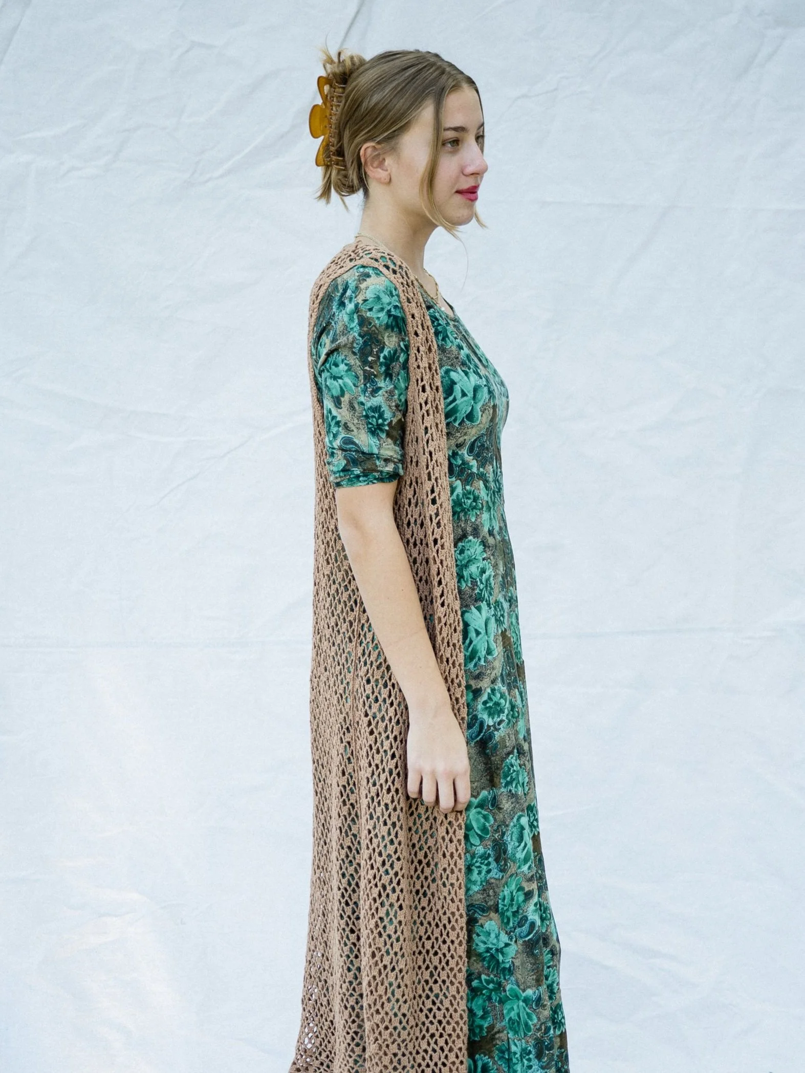 WebhighRes_SydLongShawlGreenDress_221003_001.jpg