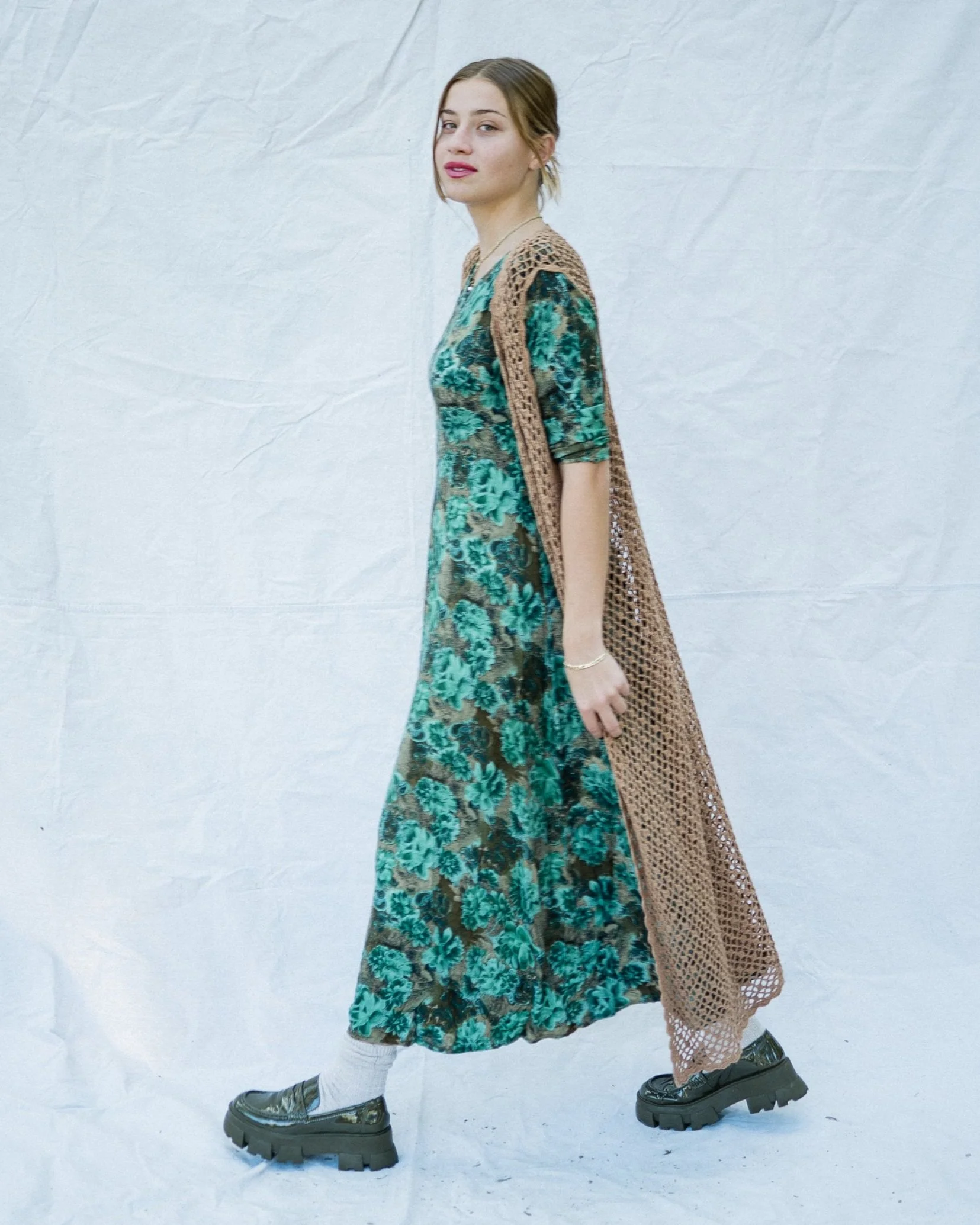 WebhighRes_SydLongShawlGreenDress_221003_011.jpg