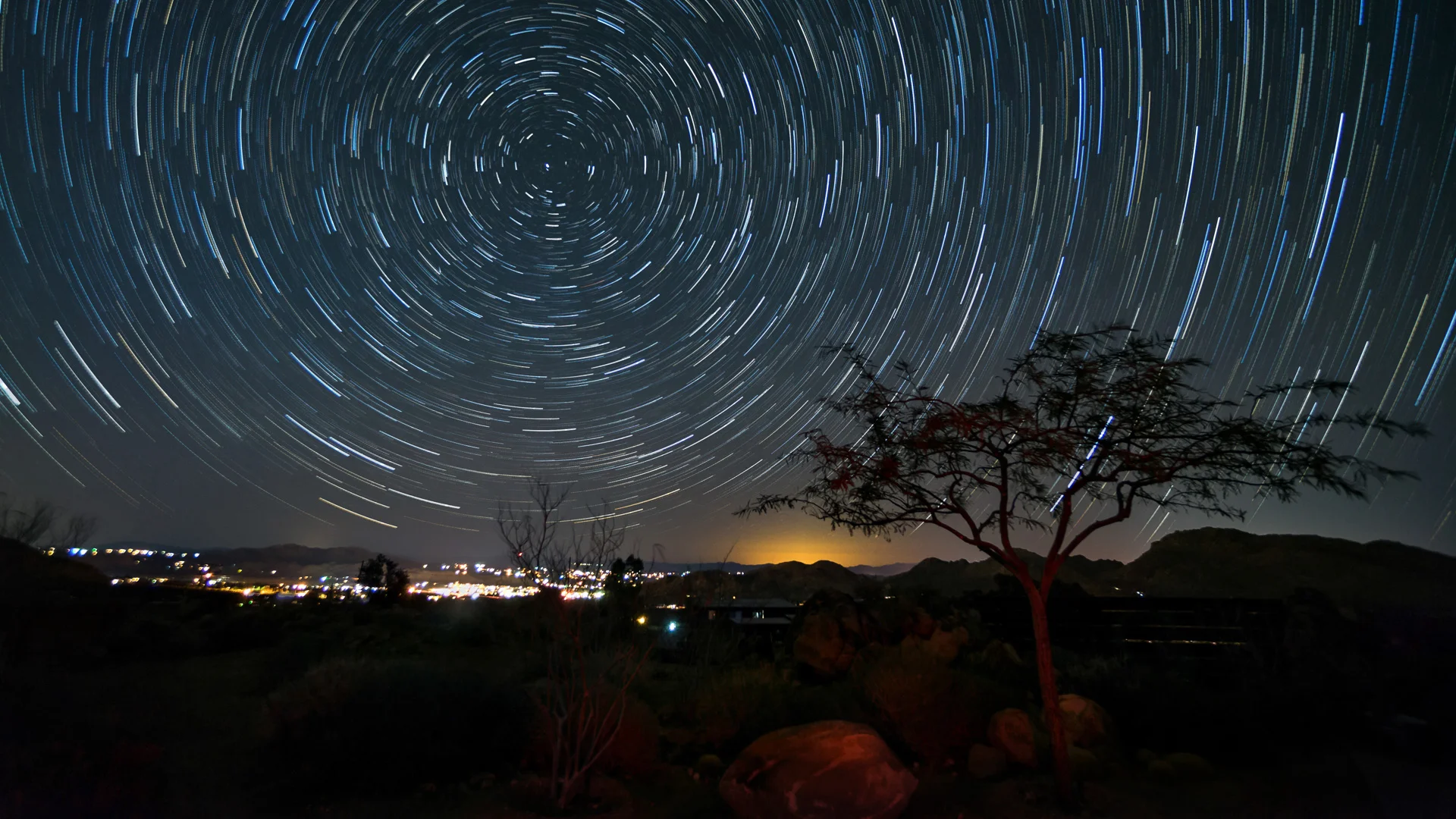 StarStaX_DSC02014_LR4-DSC02043_LR4_maxgapfill_blend_wallpaper.jpg