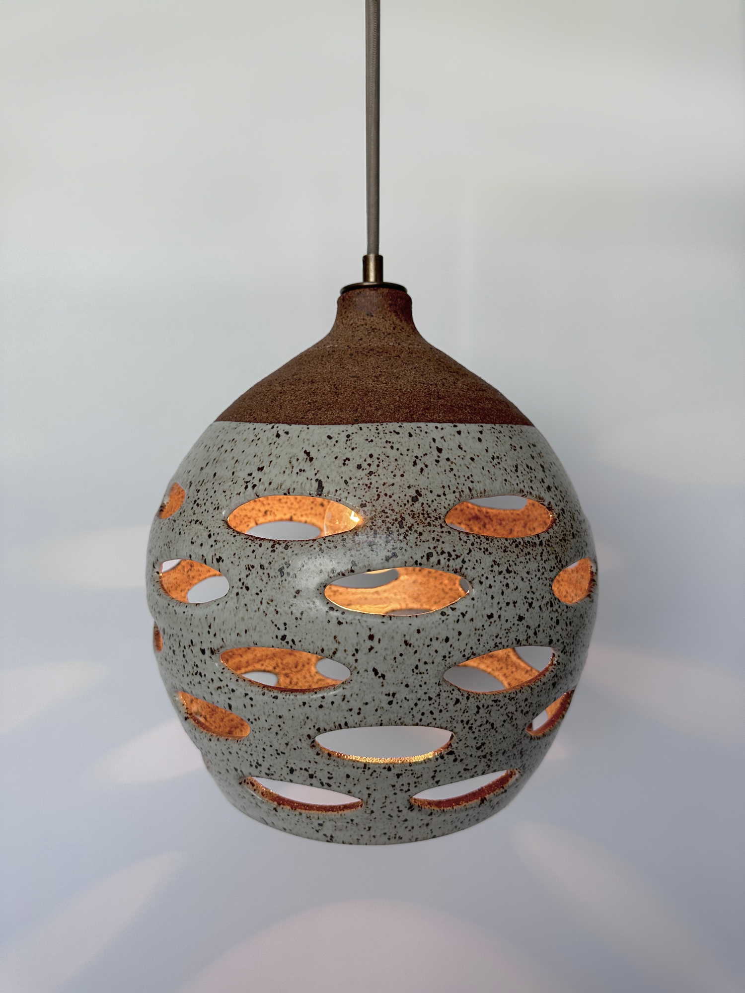 BRID OLIKA LAMP 3BULB PENDANT ウニコ　グレー Pendant Lamp (Large) 3017 — HEATHER LEVINE CERAMICS
