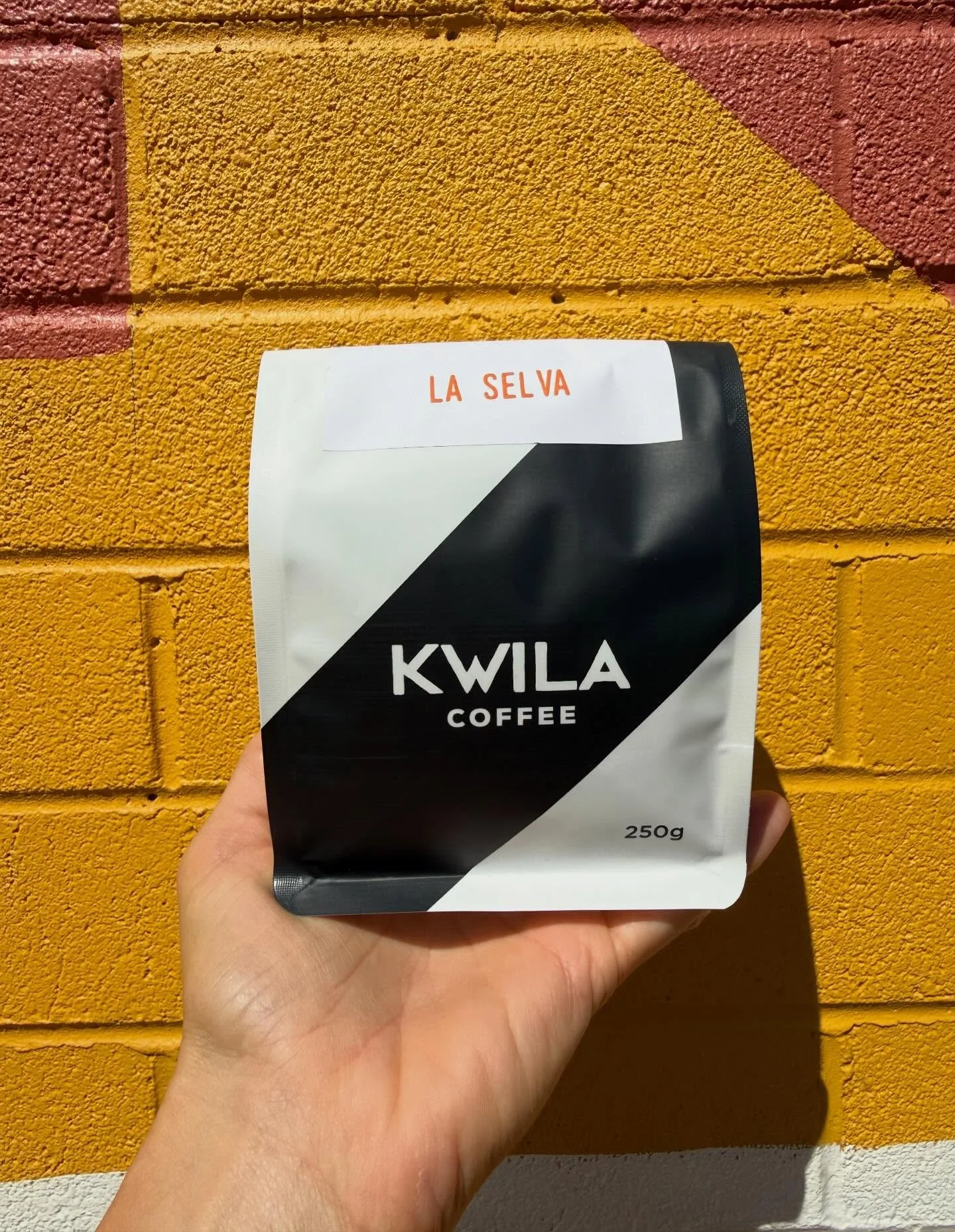 COLOMBIA x BRAZIL our two bean blend back on the shelf and pouring over the bar into your milky brews. 

.
.
.
#laselva #coffee