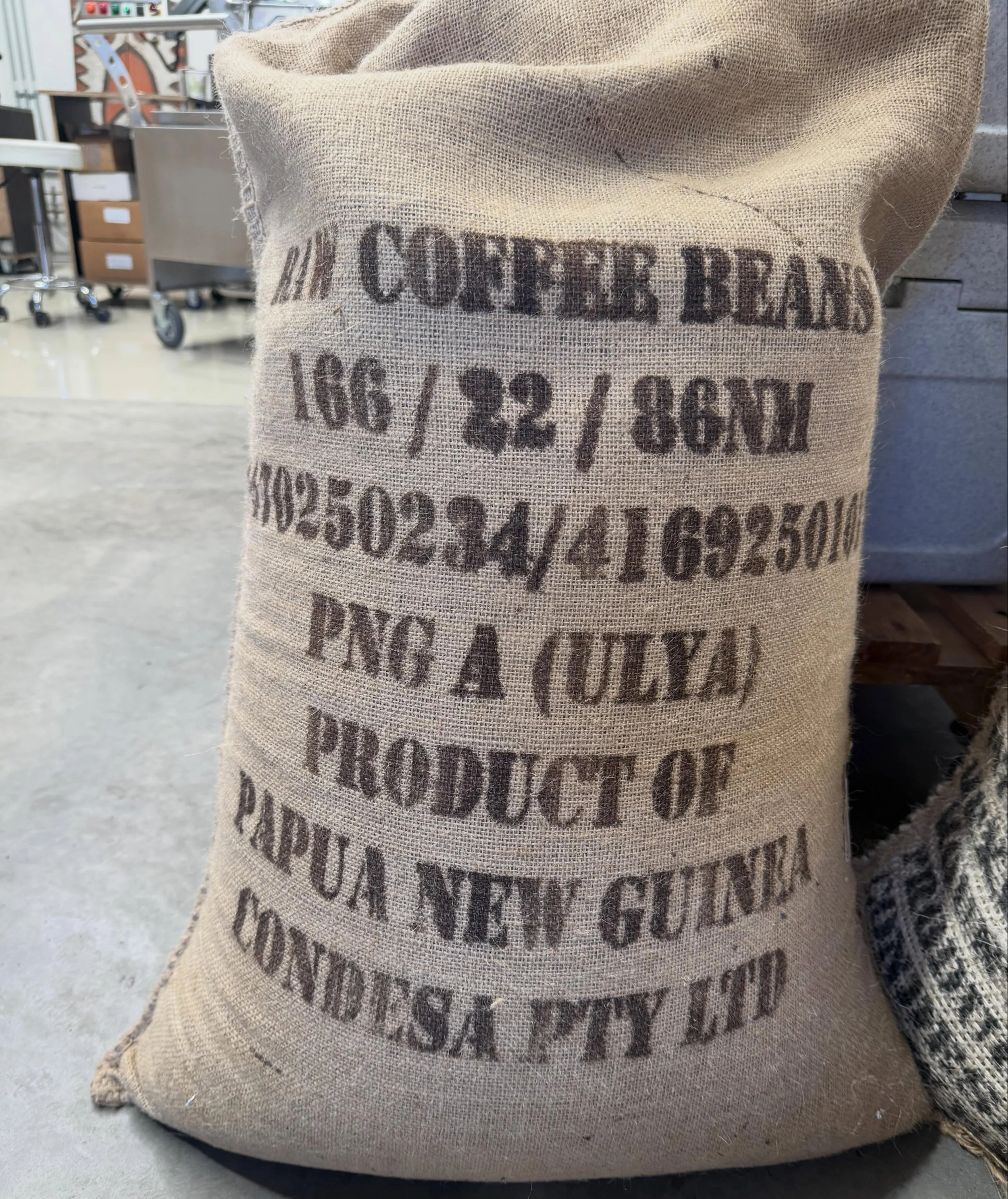 Coming up! Limited lots on the singles line up 🤌🏾

Ulya - PNG
Vinhal Farm - Brazil
Volc&aacute;n Azul - Costa Rica

#coffee #coffeeroasting
