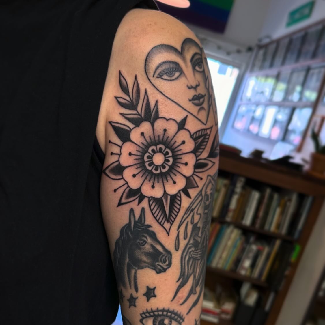 Flower filler for @_beth_________ 

As an artist, it is very gratifying to fill in those pesky areas on people&rsquo;s sleeves. Thanks for the trust! Let&rsquo;s do more filler! 

#portland#tattoo#pdx#pdxtattooartist#flowertattoo#ttt#highwaytattoo#ch