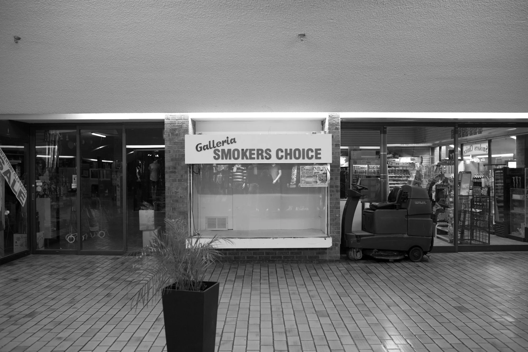 West-End-Phoenix-Feb2018-Galleria-Mall-Jeff-Harris-10.jpg