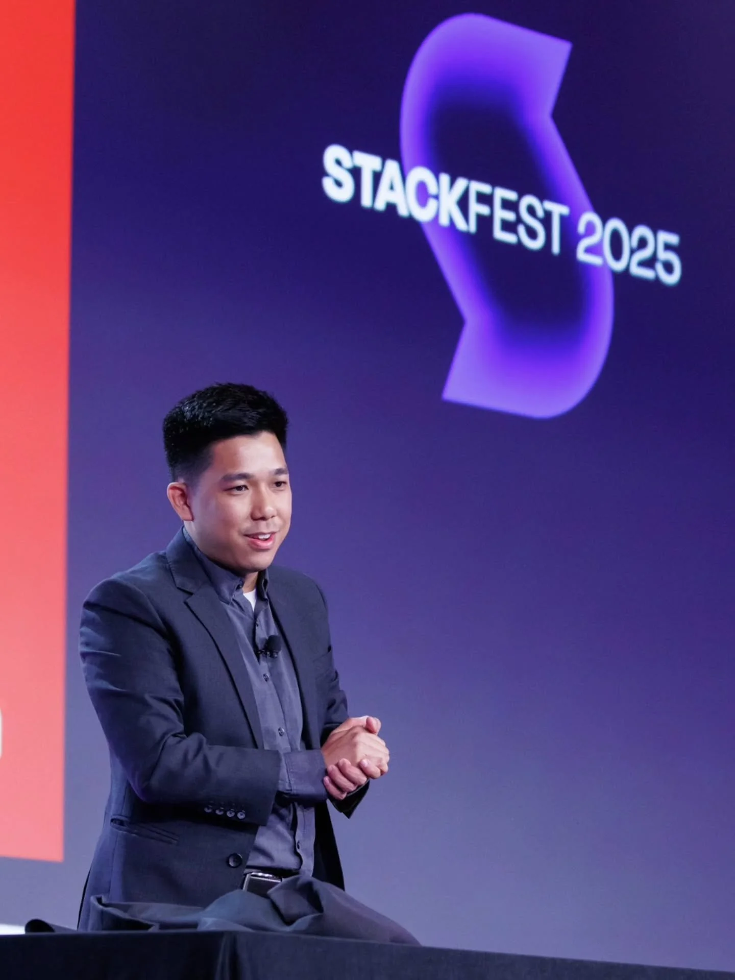 Pulled a few tricks out of my sleeves at StackFest&rsquo;s Talent Show 🎩🃏 Thank you to the organizers at @stackadapt for giving me the opportunity and @vitaly.pecherskiy for joining me on stage. Still riding the high from the priceless reactions 👀