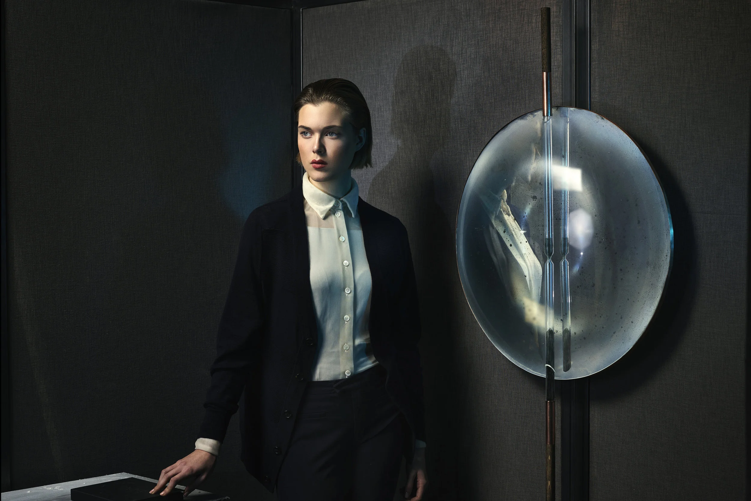 Nel-Verbeke-Embrace-Melancholy-The-Mirror-Hourglass_3.jpg