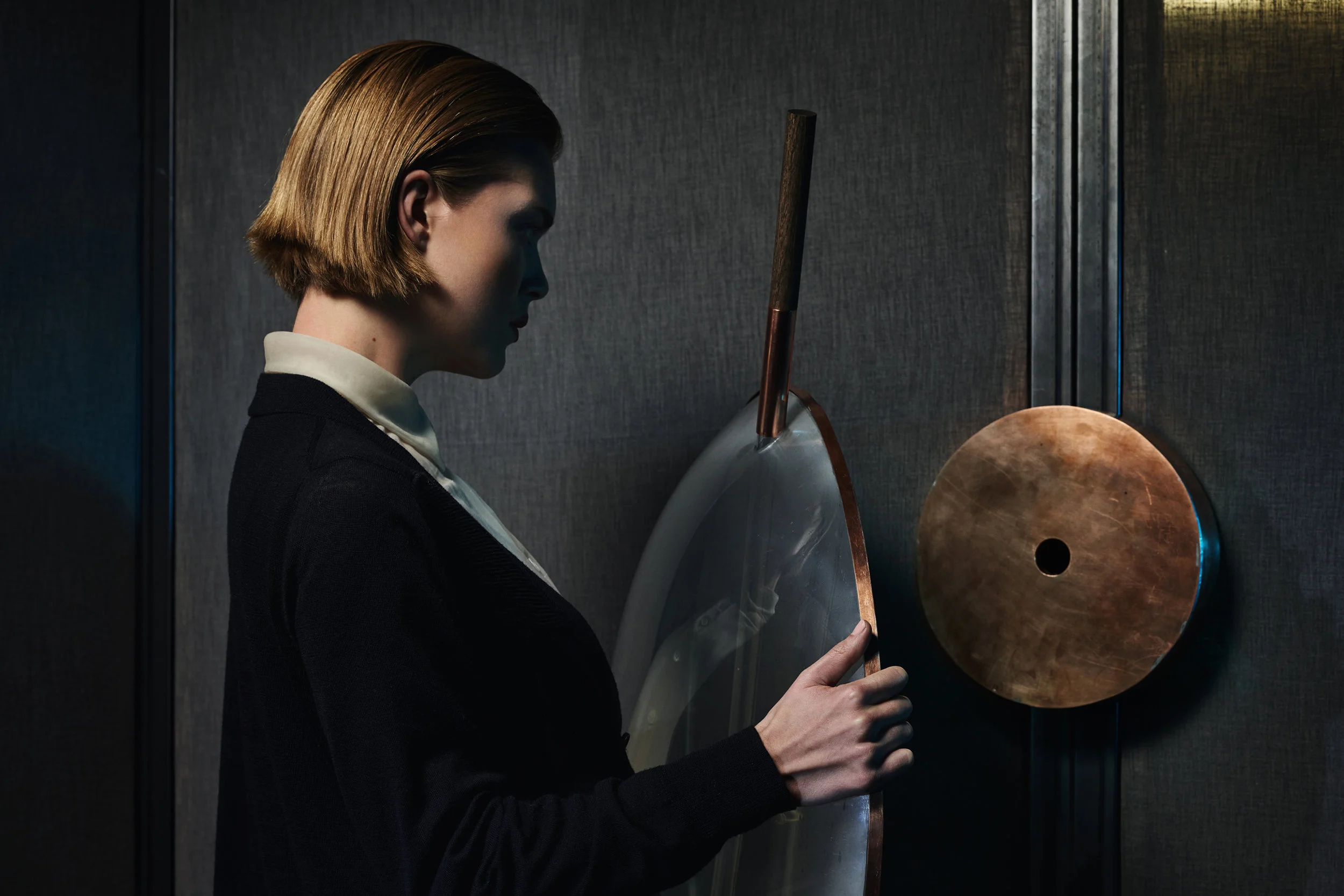 Nel-Verbeke-Embrace-Melancholy-The-Mirror-Hourglass_2.jpg