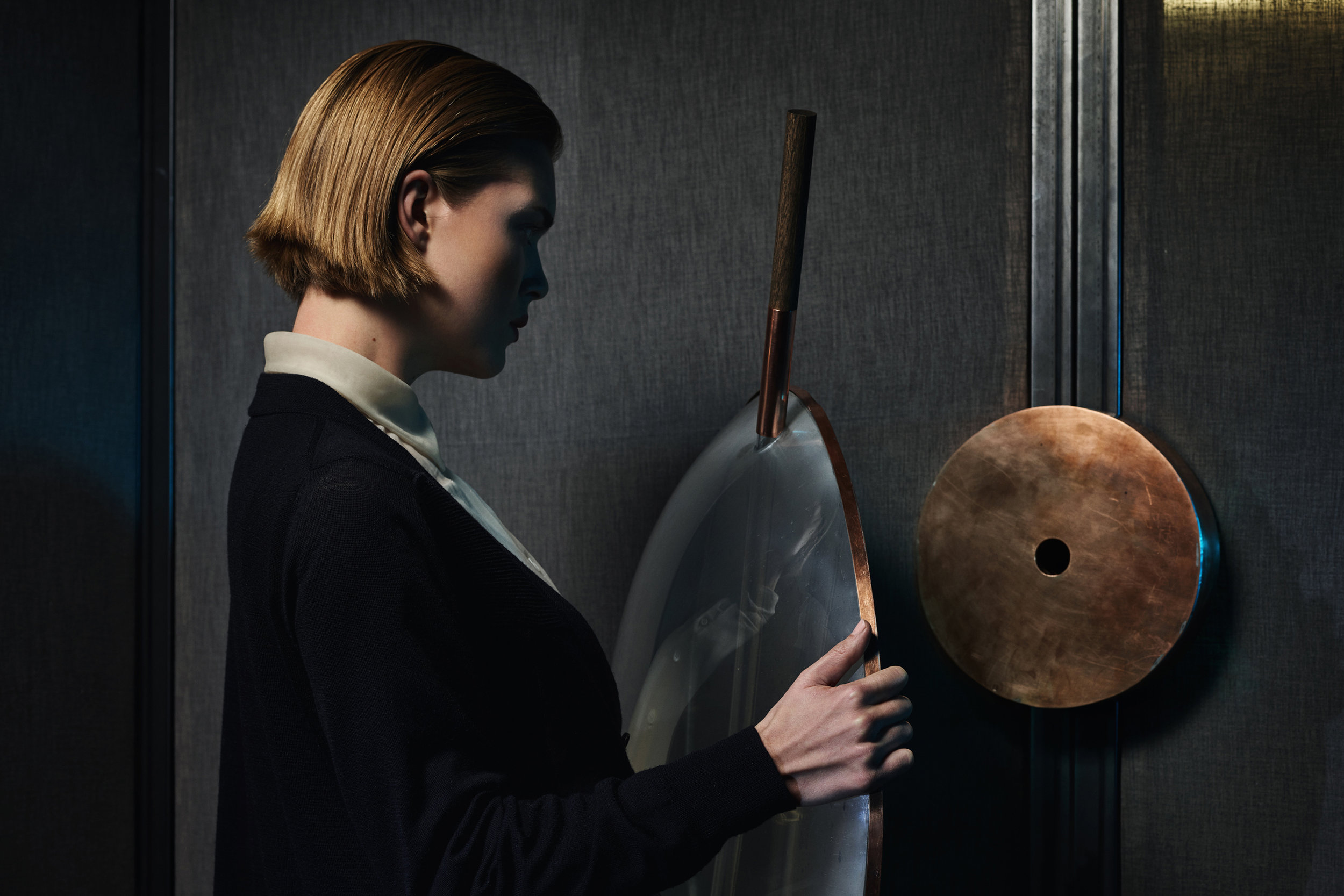 Nel-Verbeke-Embrace-Melancholy-The-Mirror-Hourglass_2.jpg