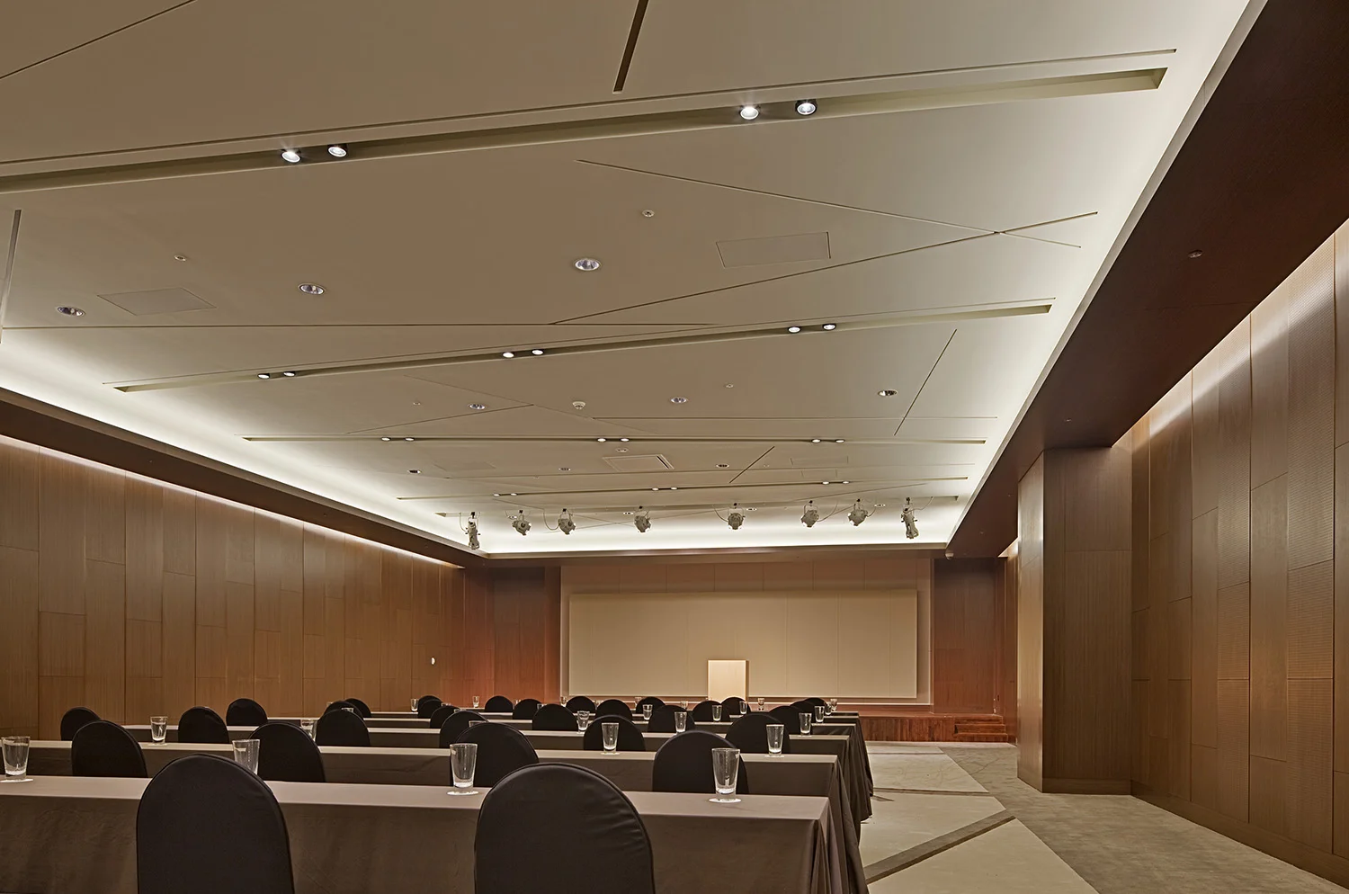 hcc_1106rev_1500.jpg