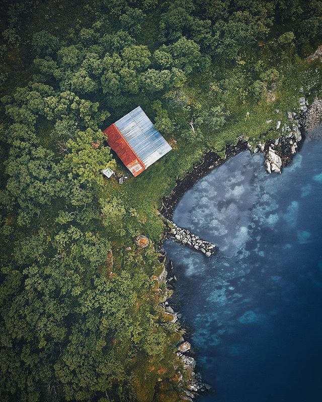 Who would you spend a lazy week with here ? 👊 🇳🇴 #fromwhereidrone #artofvisuals #thisweekoninstagram #wildernessculture #passionforlife
,
,
,
#main_vision #mountainstones #ourplanetdaily #greatnorthcollective #visualcreators #thelensbible #stj&osl