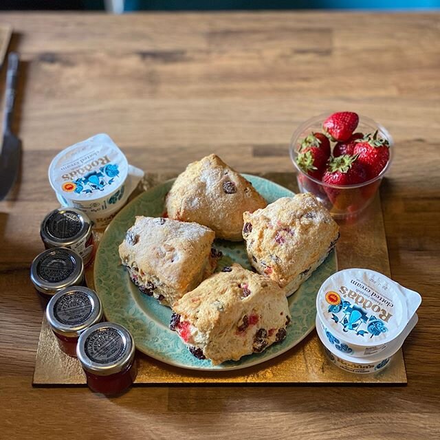 Awesome afternoon tea delivered by @dockscoffee ☕️ &bull;
Absolutely delicious! Scones were amazing 😋 thank you! &bull;
&bull;
#winchester #winchesterbloggers #dockscoffee #scones #afternoontea #jamandcream #creamandjam #strawberries