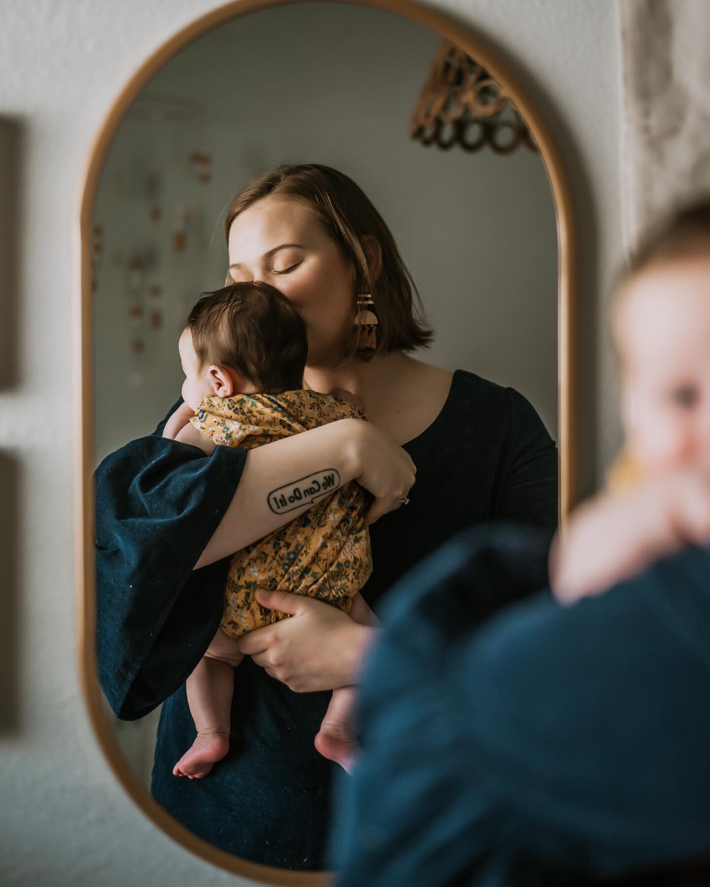 We can do it 👌🏼🥺 kind of a perfect little tattoo moment happening here #motherhoodiscolorful
#collectivemama #themotherhoodexperienceproject  #Connectedmotherhood #the_soulful_artist #boldemotionalcolorful #emotionalstorytelling #unraveled_expert_