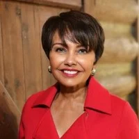 Samina Farid Profile photo.jpeg