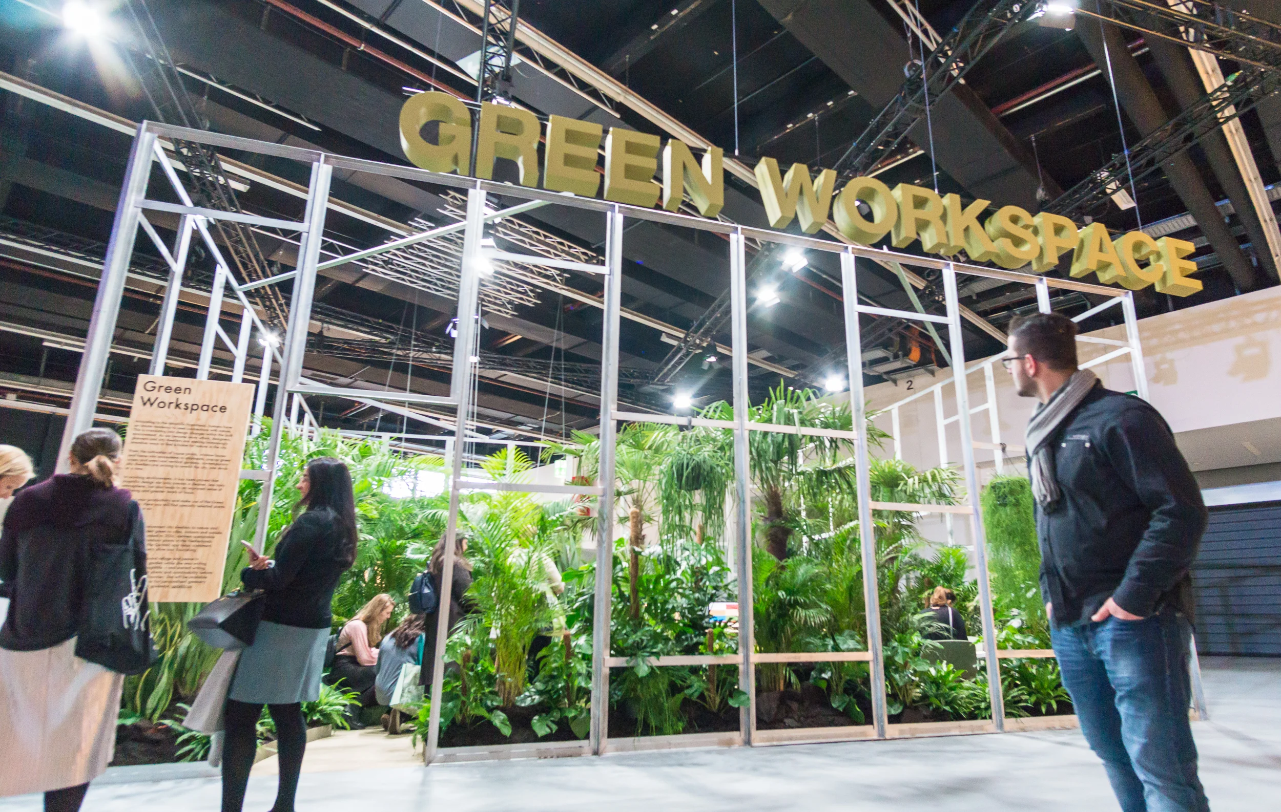 Green Workspace According to the biophilia hypothesis, humans have an innate tendency to seek connections with nature. This is translating into design changes within the built environment. As we become more urban, designers, planners and city dwellers are seeking increasingly inventive ways to find a home for nature in the city. From the cultivation of house plants, window boxes and home mini ecosystems to allotments, pop-up green oases and even vast vertical gardens, contemporary city dwellers are striving to re-wild the city, one shrub at a time. In working environments, it has been proved that biophilic design not only creates a cleaner, less toxic atmosphere, but also leads to an improved sense of wellbeing and greater levels of focus. Enhance your productivity and make use of the Green Workspace. Here you will find specially selected plants that purify the air.