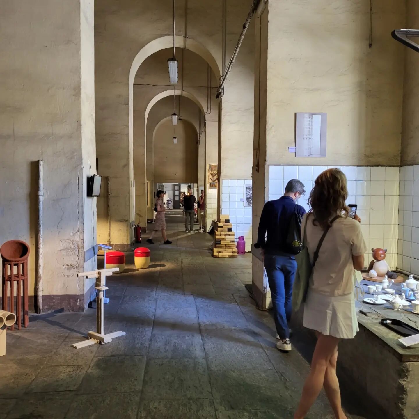 The Einhoven graduate exhibit is in an old commercial bakery building in a quiet neighborhood in Milan...the ULTIMATE maker space!
#milandesignweek #salonedelmobile #milano #fuorisalone #design #mdw #architecture #milan #designer #milanodesignweek #d