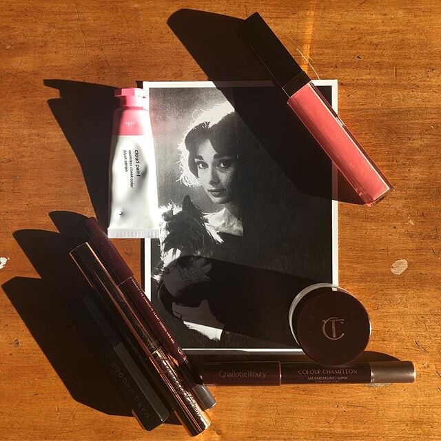 💌 Audrey Hepburn, Paris 1958. Photo by Sam Shaw ❤️
.
.
.
.
.
.
.
Decided to focus today on some @ctilburymakeup products. I like these Colour Chameleon sticks, but want to use them up to try something else (as I have three, this will probably won&rs