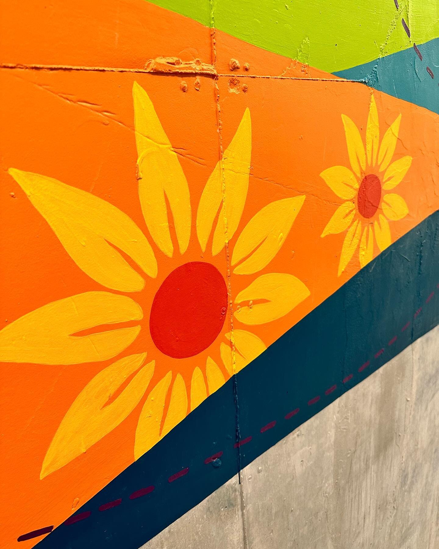 stop and smell the 🌻 🌻 🌻 

&gt;&gt; SWIPE &gt;&gt; to watch me paint! 

#atx #austin #austintexas #texas #austinmurals #atxmurals #muralist #mural #atxmuralartist #austinmuralartist #sunflower #flower  #paintedflowers