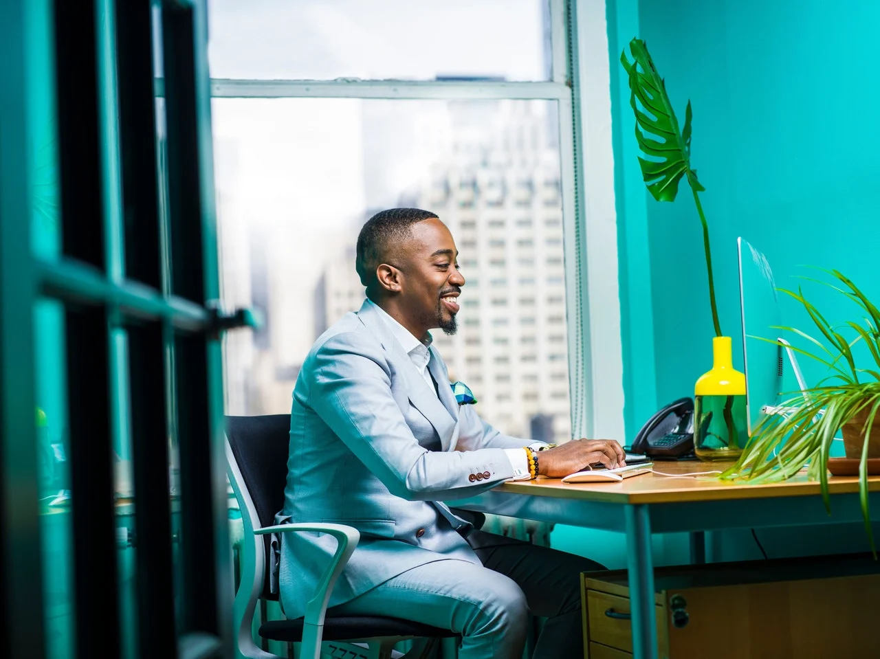 What Retailers Can Learn from Tech Companies Using Human Curation Rather than AI