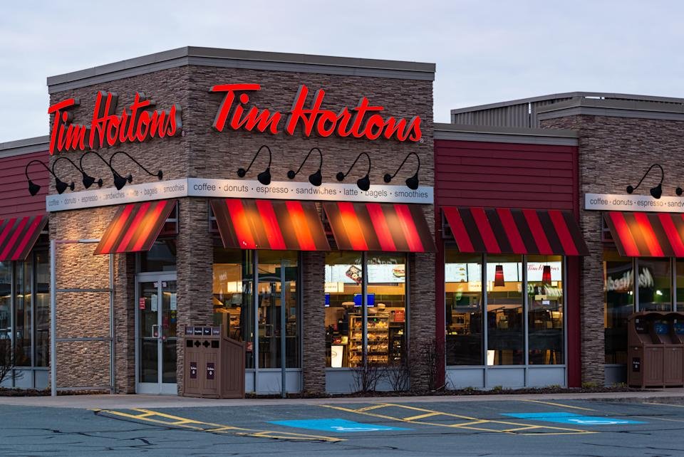 Tim Hortons - thương hiệu nổi tiếng với những sản phẩm cà phê, đồ ăn nhẹ ngon miệng. Bạn đã từng thưởng thức những món ăn và thức uống của Tim Hortons chưa? Nếu chưa, hãy tham khảo các hình ảnh đầy hấp dẫn của thương hiệu này.