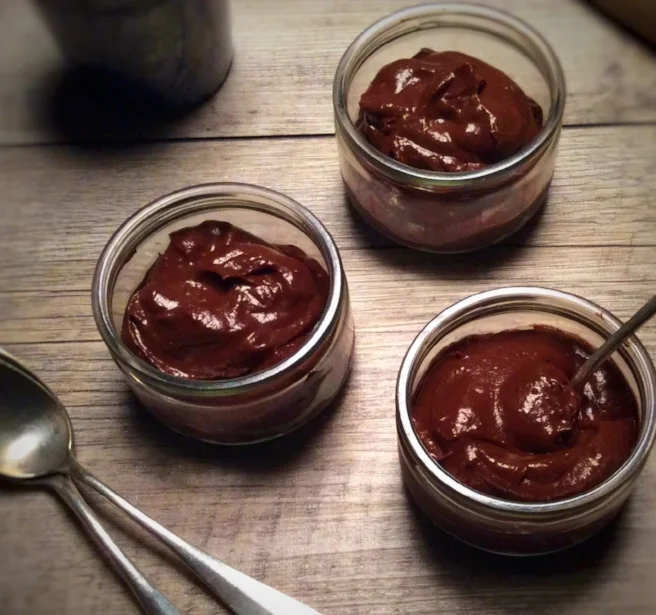 cours-a-domicile-vegetarien-paris-mousse chocolat-vegan.jpeg