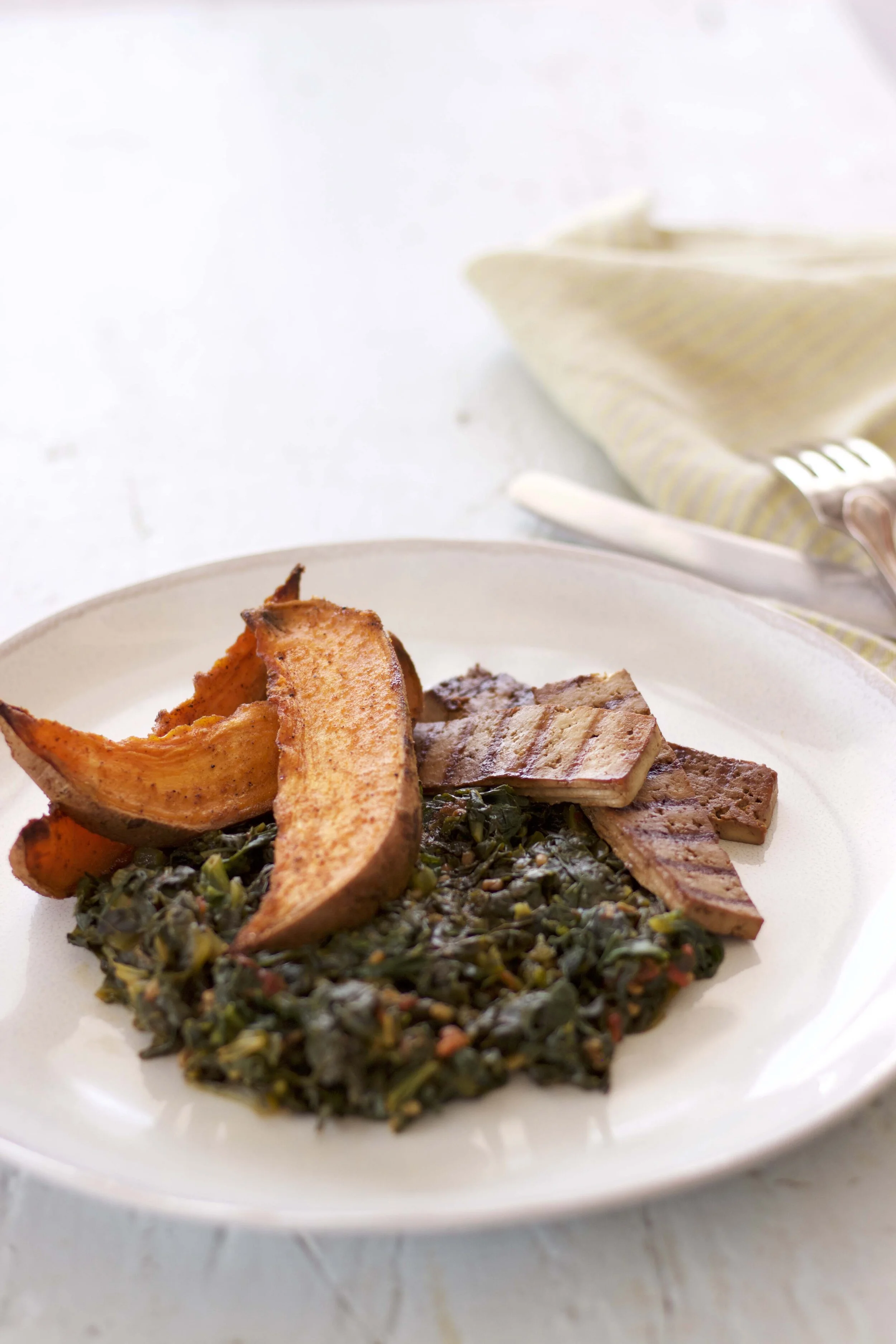recette-ayurvedique-patates-douces-roties-epinards-tofu-grille.jpg