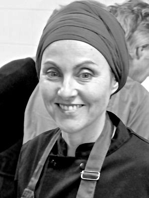  Découvrez France Franco, une cheffe de cuisine végétarienne passionnée et experte en diététique et nutrition ayurvédique. Son rayonne rayonne de l’ amour qu’elle a pour l'art culinaire et sa volonté de partager ses connaissances avec enthousiasme. B