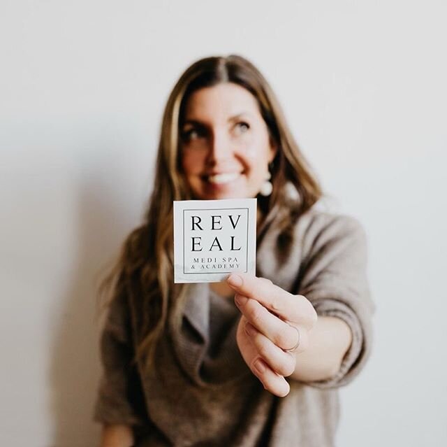 &bull; &bull; &bull;  G I V E A W A Y &bull; &bull; &bull;

Give the gift of peace + quiet and a great face! 
@rejeannemartin has partnered with us girls @revealmedispa and @ptbo.revealmedispa to bring you a customized facial with dermaplaning and mi